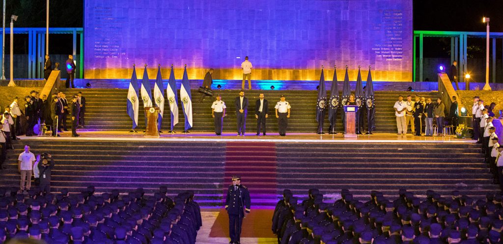 Nayib Bukele preside el acto de graduación de 794 agentes de la Policía Nacional Civil, el 20 de diciembre de 2019