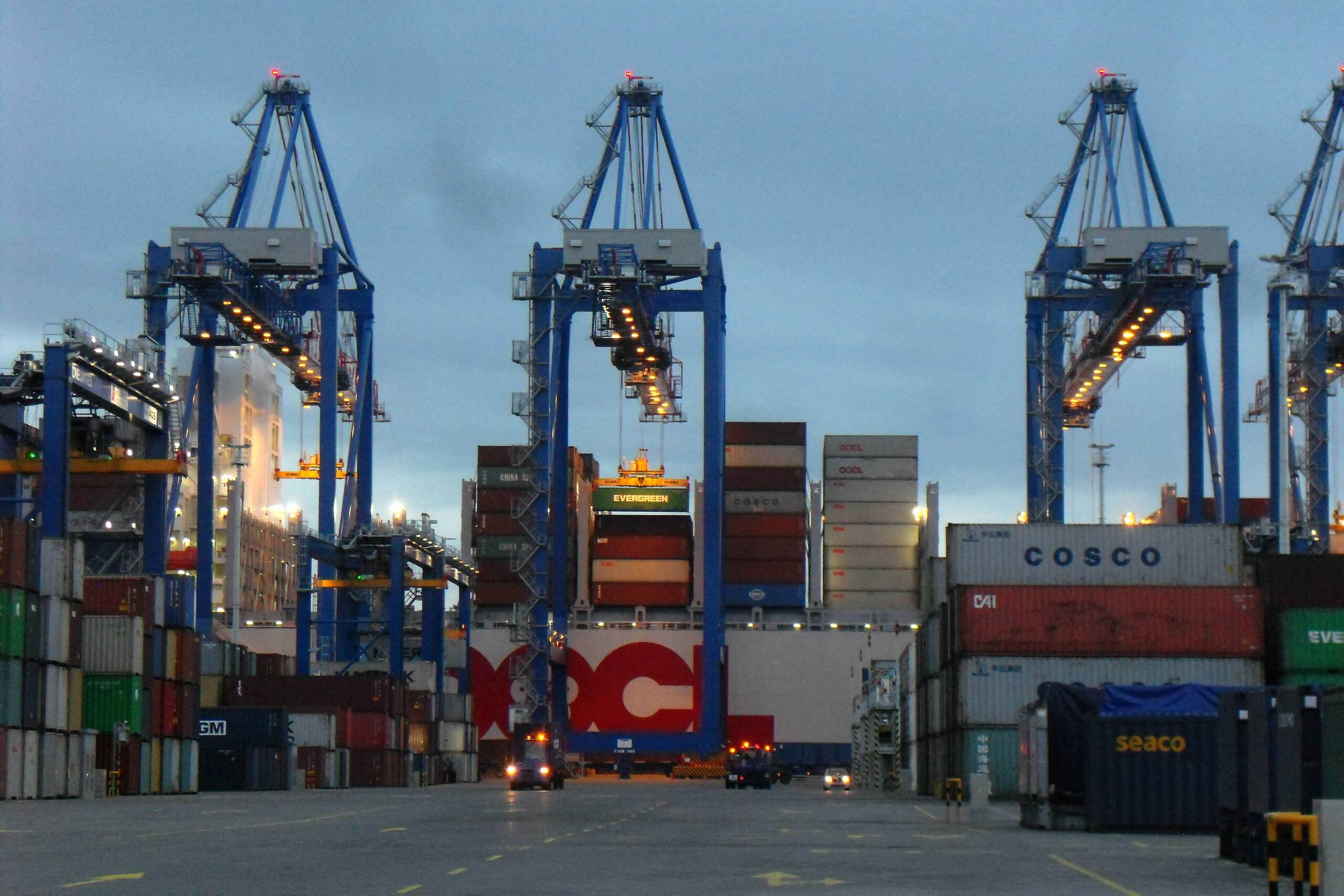 Puerto de Hong Kong, uno de los principales puntos de unión del comercio entre China y Occidente.