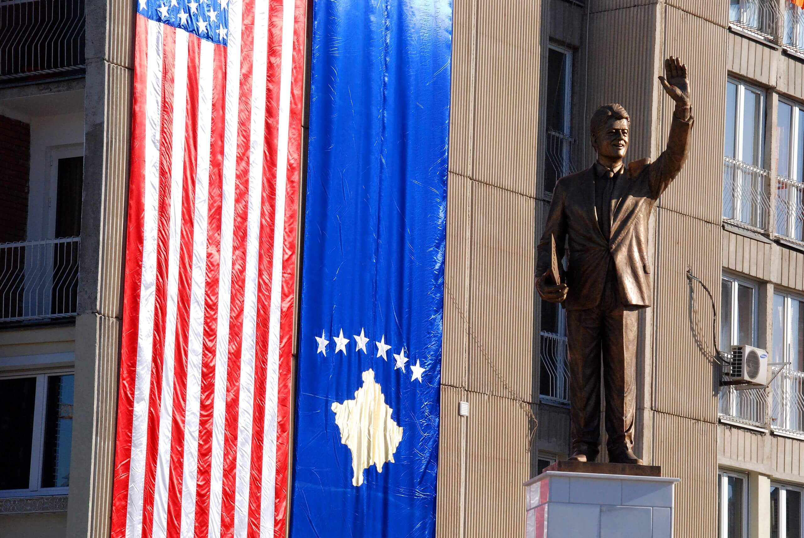 Estatua de Bill Clinton en Pristina, Kosovo.