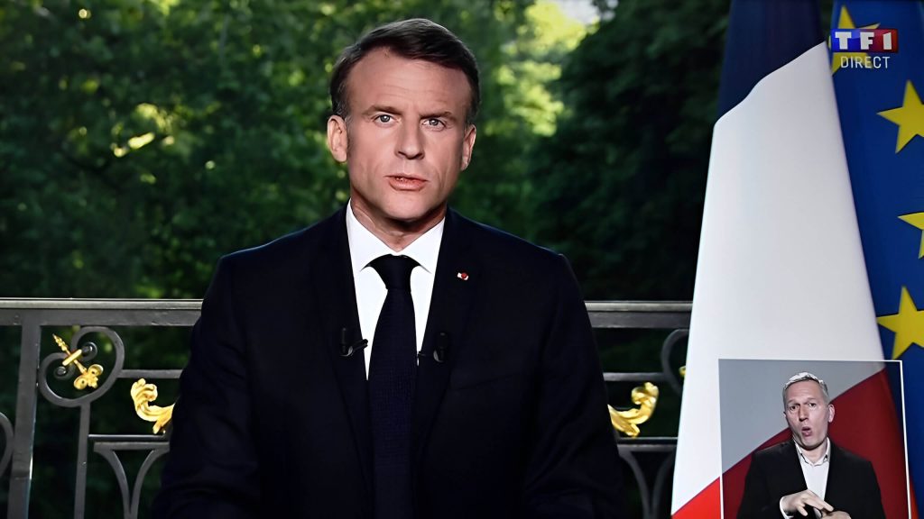 Emmanuel Macron anuncia en la televisión francesa que convoca elecciones legislativas tras los malos resultados obtenidos en los comicios europeos.