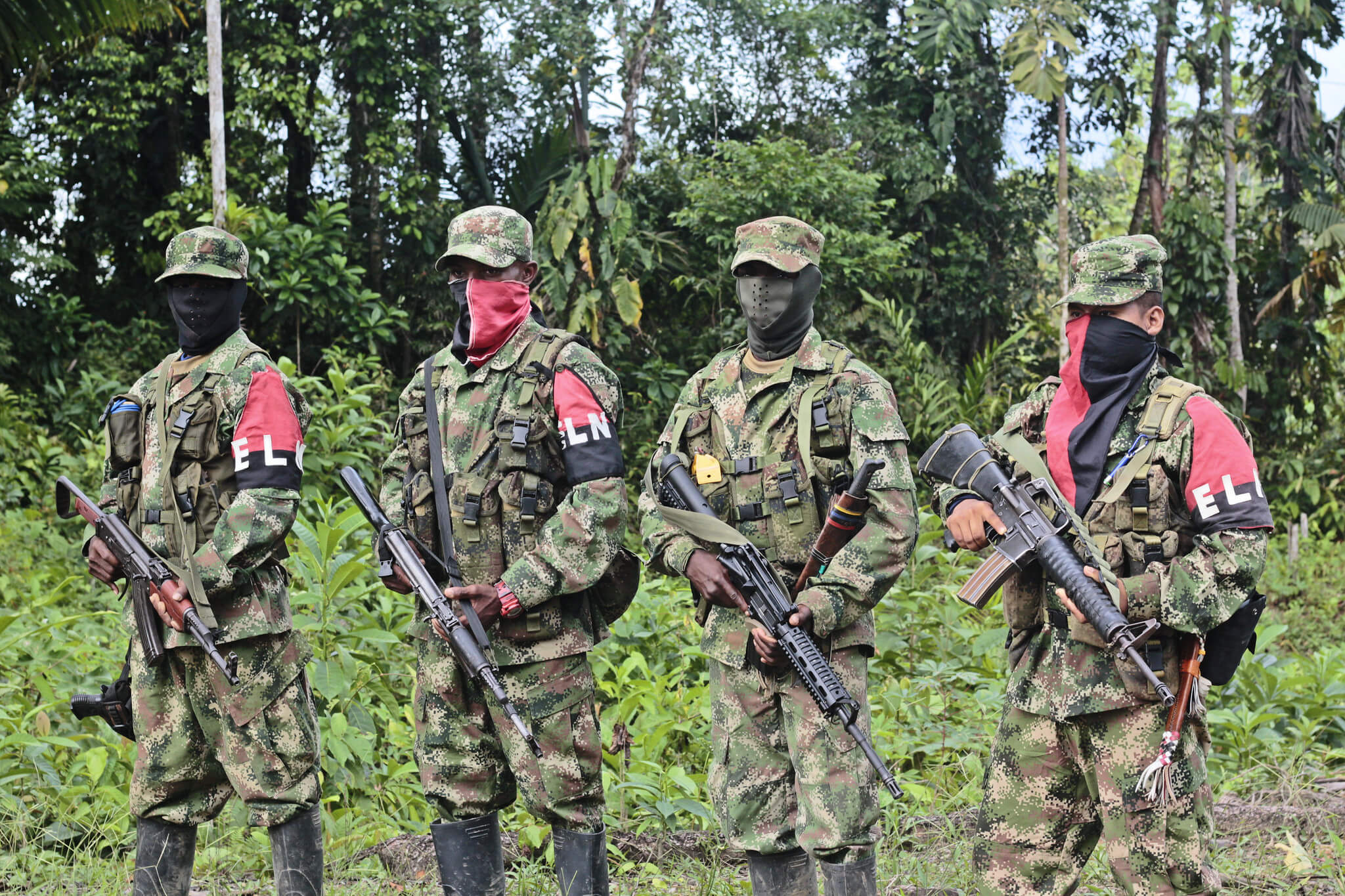 Miembros del Ejército de Liberación Nacional (ELN), uno de los grupos que obstaculizan la "Paz Total" de Gustavo Petro en Colombia. 