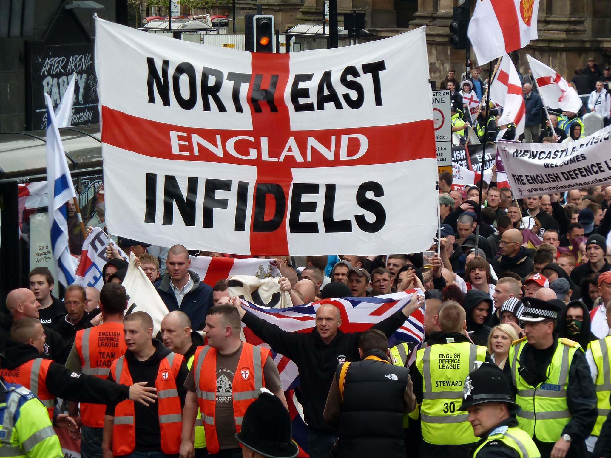 Movilización organizada por English Defence League, un grupo de extrema derecha protagonista en las últimas protestas que han sacudido Reino Unido.