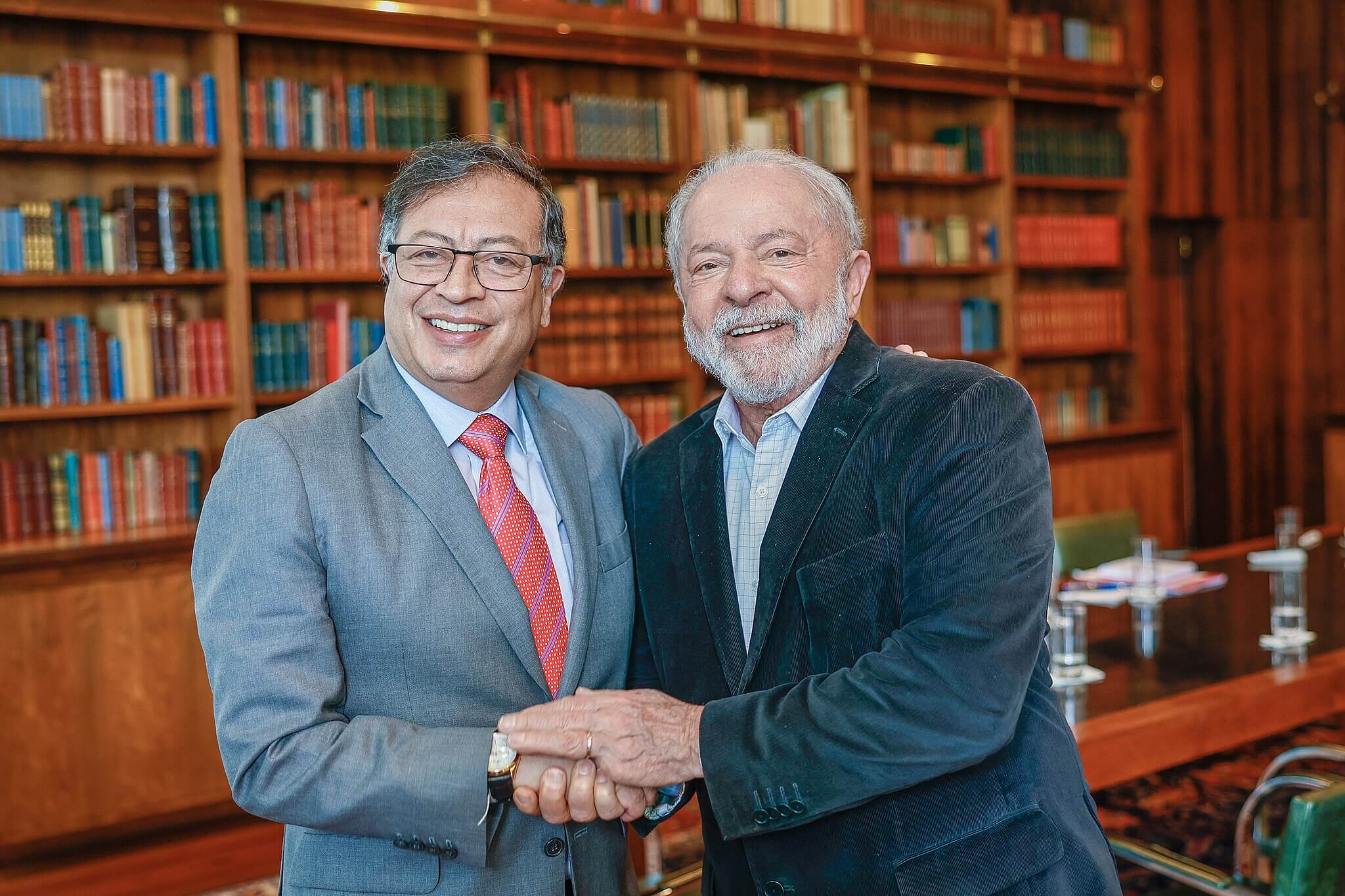 Gustavo Petro, presidente de Colombia, junto a Lula da Silva, presidente de Brasil.