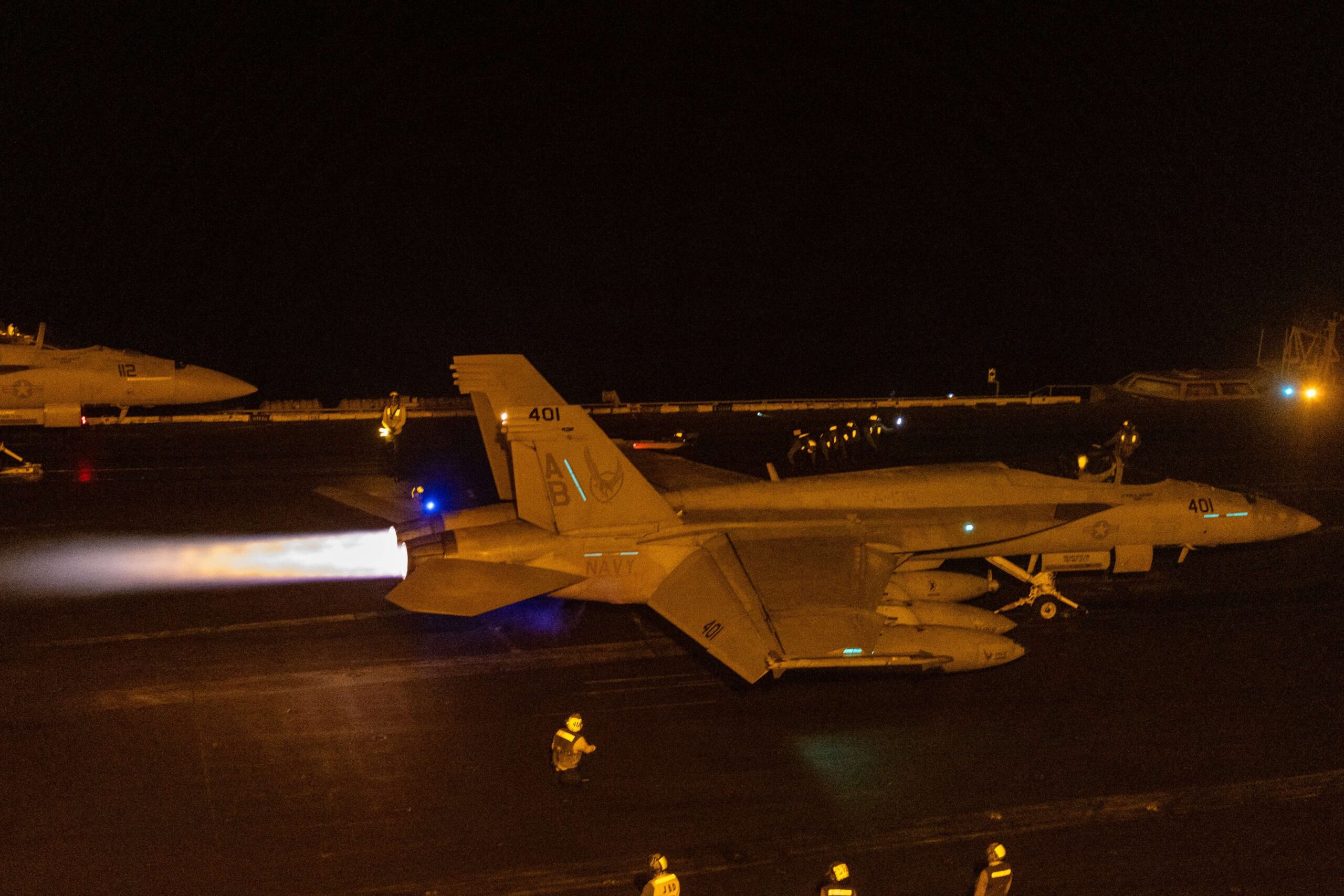 Cazabombardero F-18 durante las operaciones realizadas por Estados Unidos contra los hutíes en Yemen en marzo de 2025.