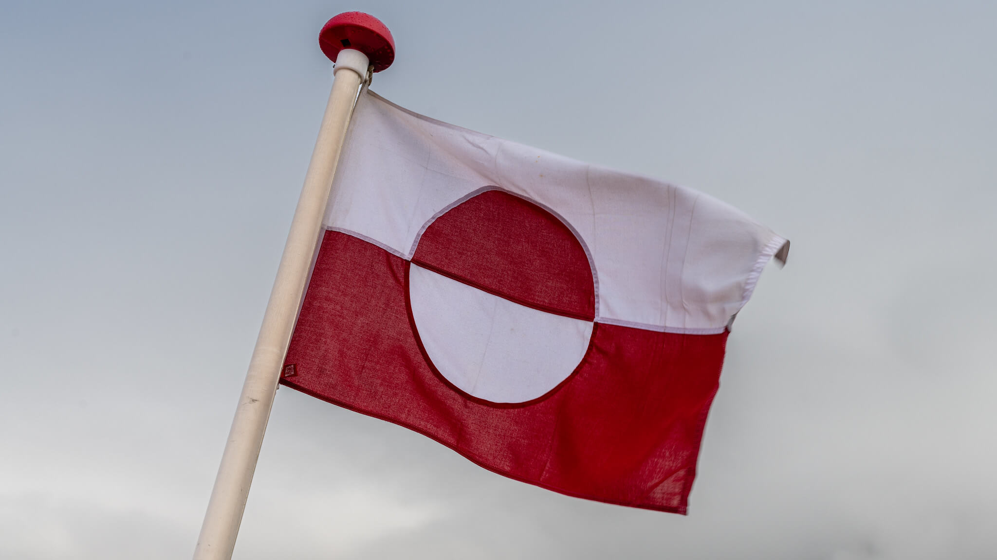 El nuevo gobierno de Groenlandia opta por reforzar su asociación con Dinamarca y rechaza la anexión a Estados Unidos.