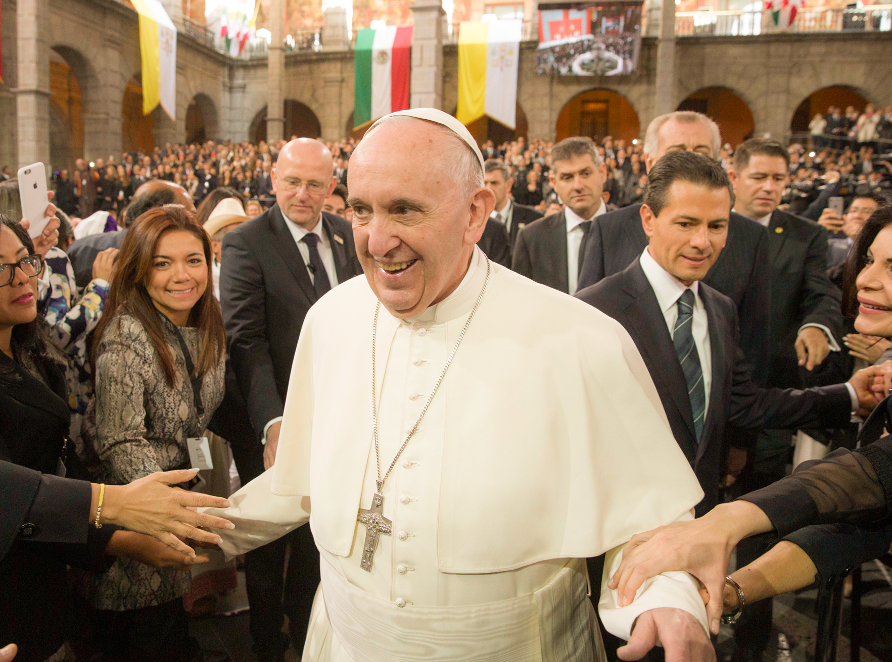 Tras la muerte del papa Francisco, emerge la carrera por la sucesión en el Vaticano y por decidir quién será el nuevo papa. 