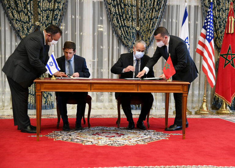 Israel y Marruecos firman un acuerdo para el establecimiento de relaciones diplomáticas
