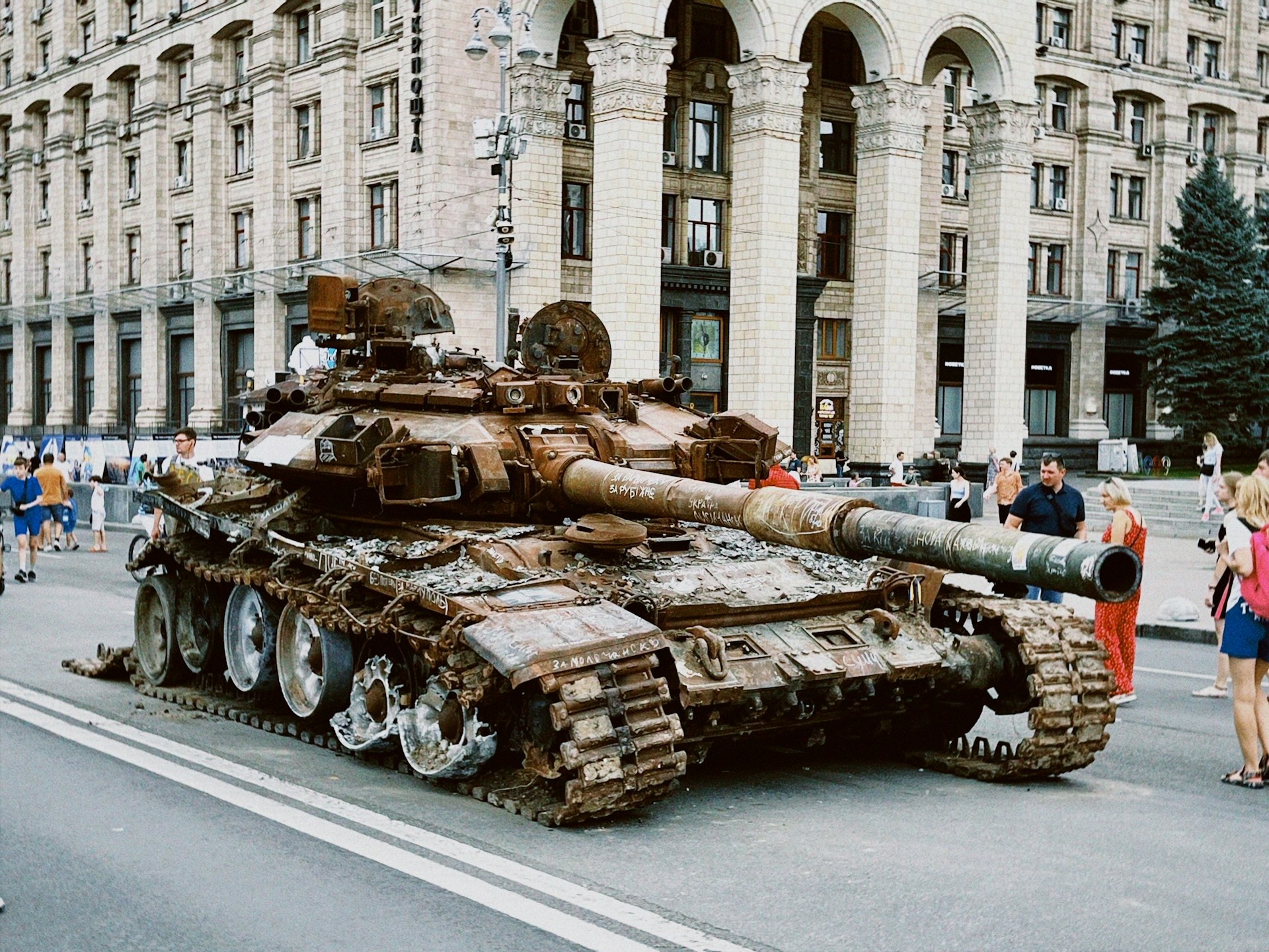 Bruselas esta abanderando la militarización de Europa en medio de la incertidumbre que genera la guerra de Ucrania y la vuelta de Trump.