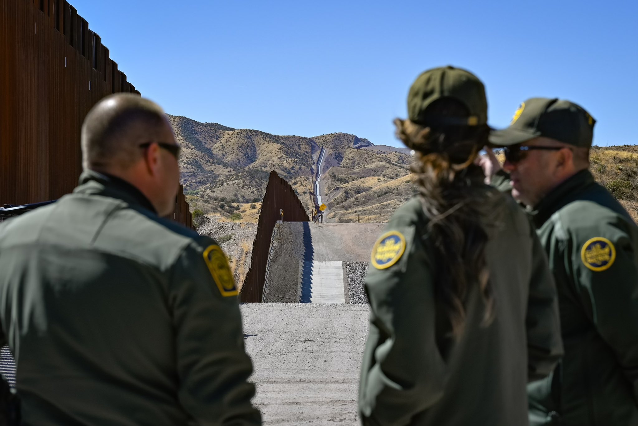 Donald Trump impulsó un plan de deportación de “extranjeros ilegales”, pero el poder judicial está frenando su implementación total.