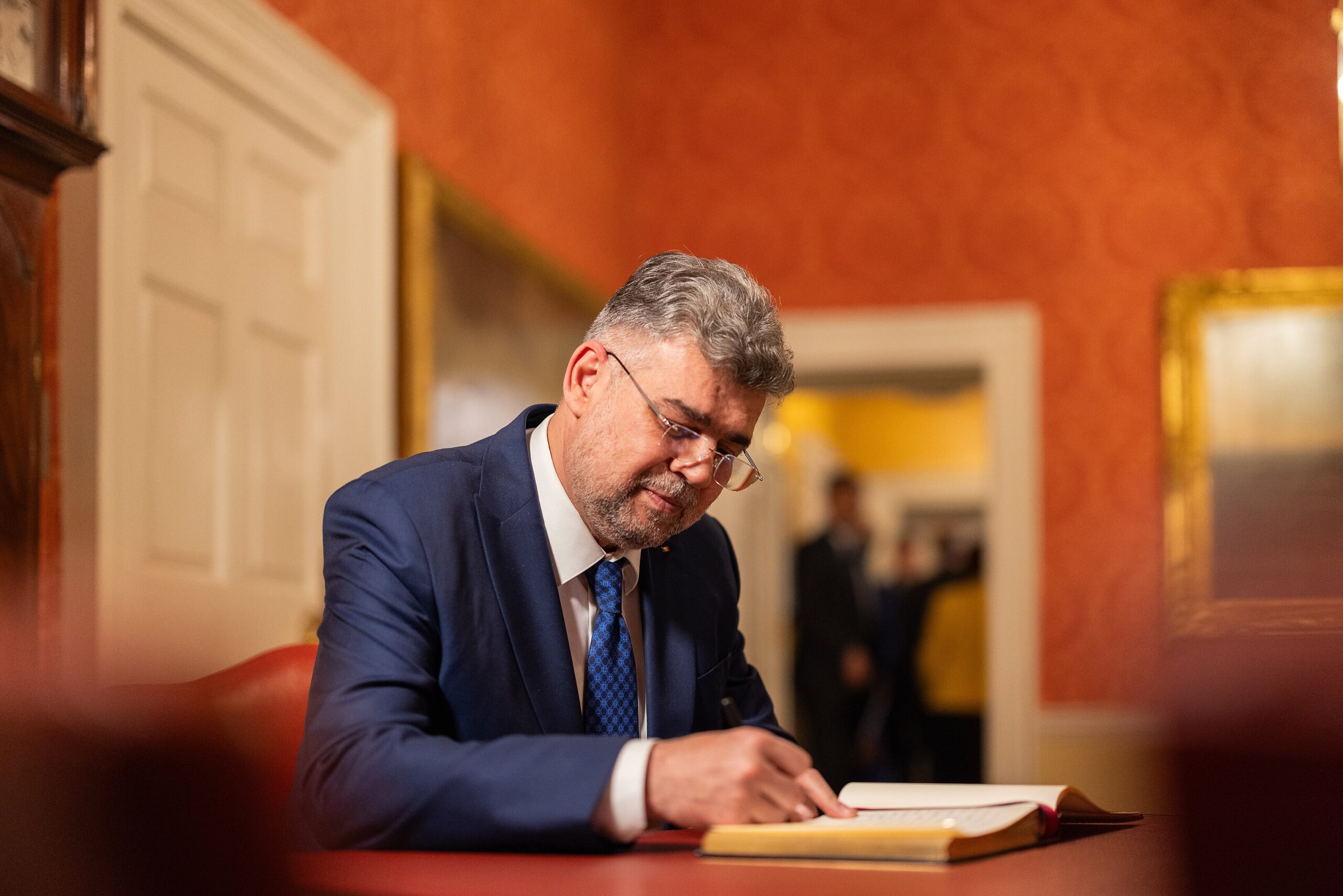 Marcel Ciolacu, primer ministro de Rumanía, ha dimitido tras las elecciones presidenciales en las que George Simion ha sido el más votado.