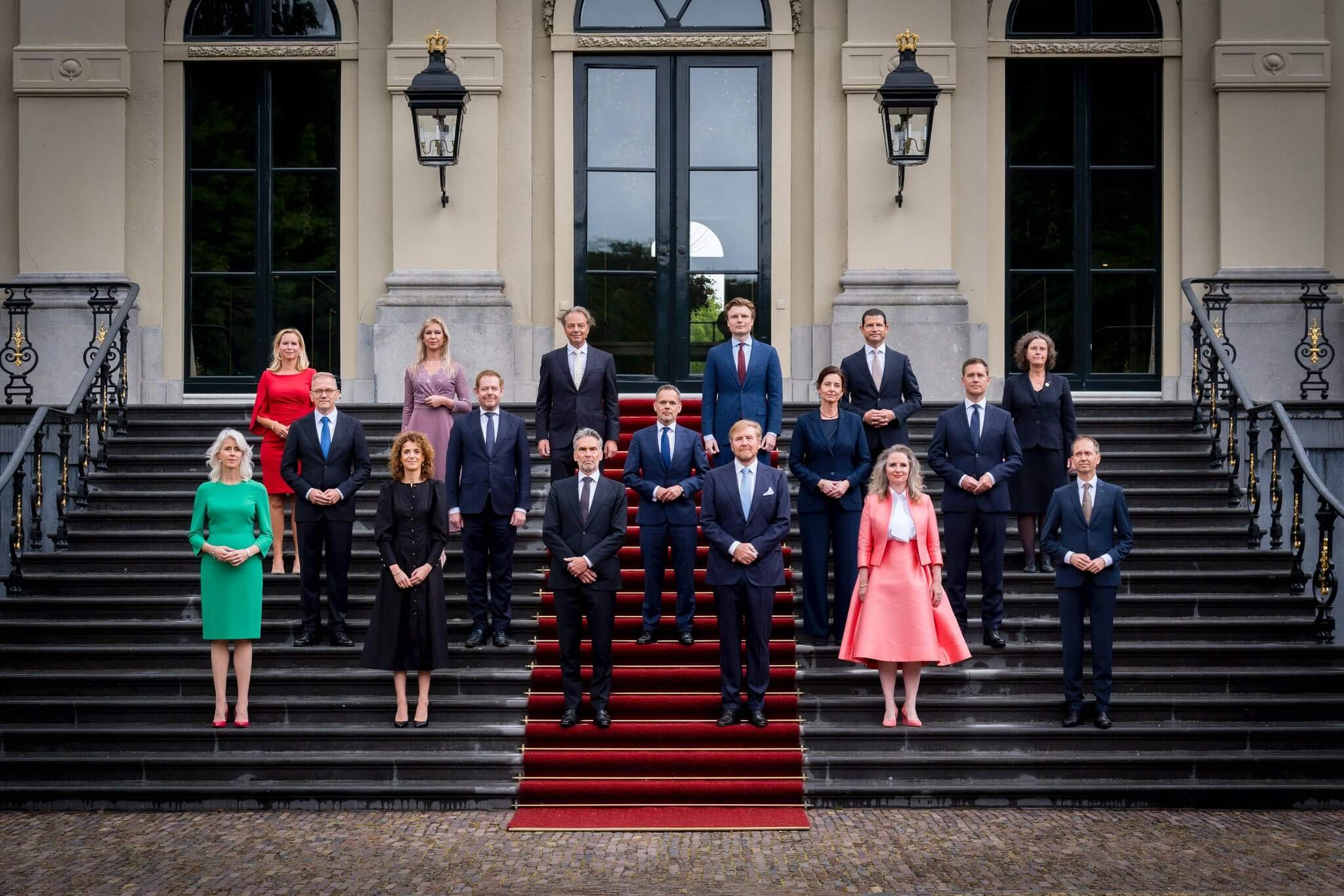 Dimite el primer ministro y cae el gobierno de Países Bajos tras el abandono del PVV de Geert Wilders en un clima de creciente inestabilidad.