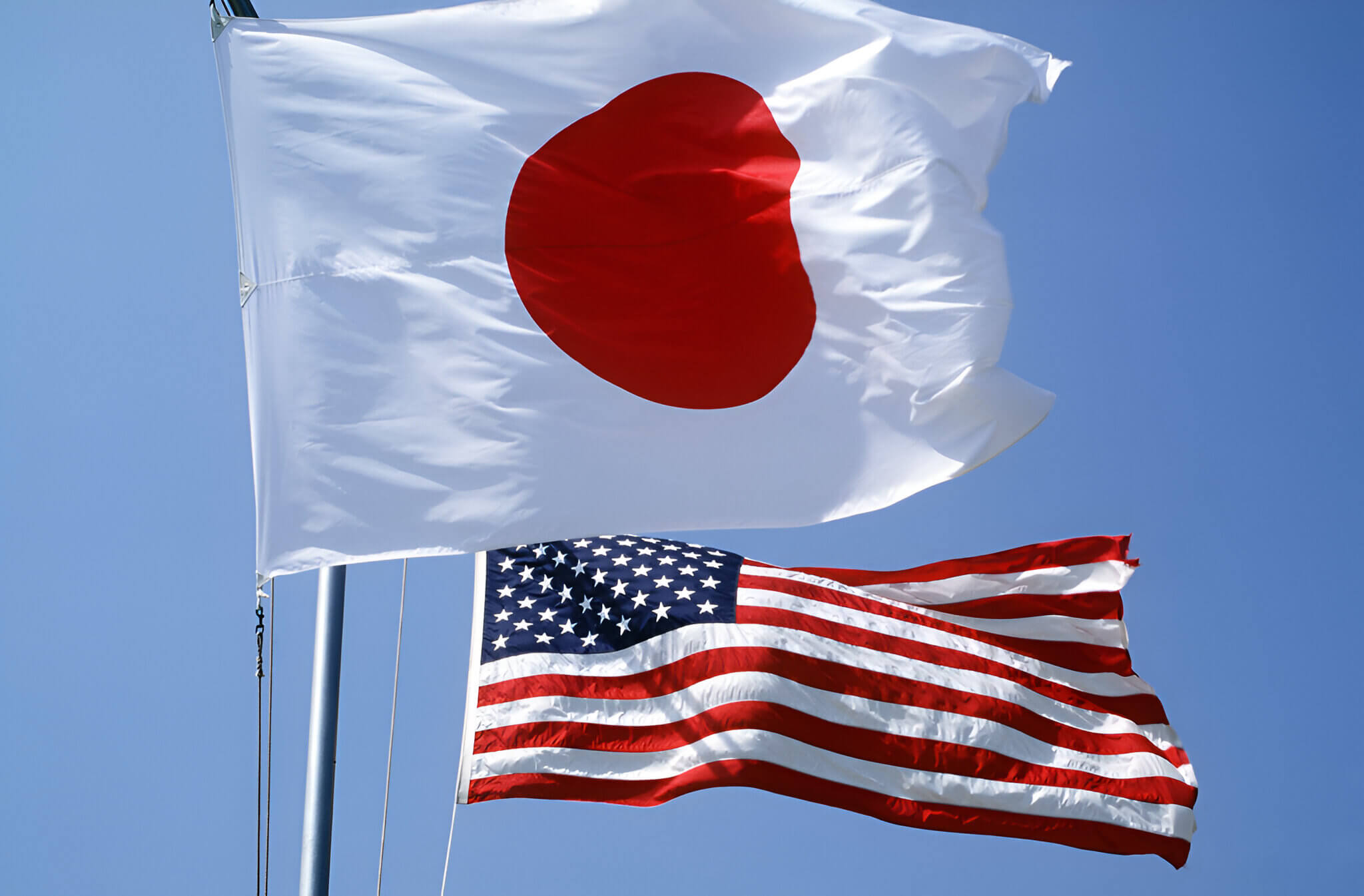 Japón y Estados Unidos firman el “mayor acuerdo comercial de la historia” tras intensas negociaciones en sectores clave como el automovilístico y el agrícola.