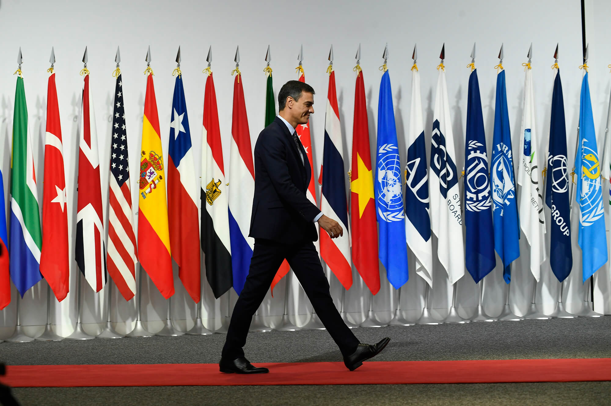 En el marco del fin del orden liberal liderado por Estados Unidos, la política exterior de España adolece de varios problemas estructurales.