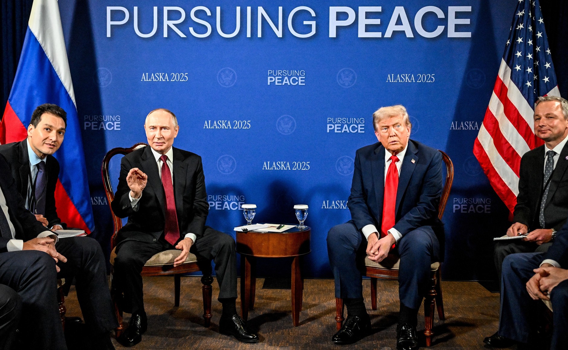 Finaliza la cumbre Trump-Putin en Alaska sin que Estados Unidos y Rusia alcancen ni un alto el fuego ni un acuerdo significativo.