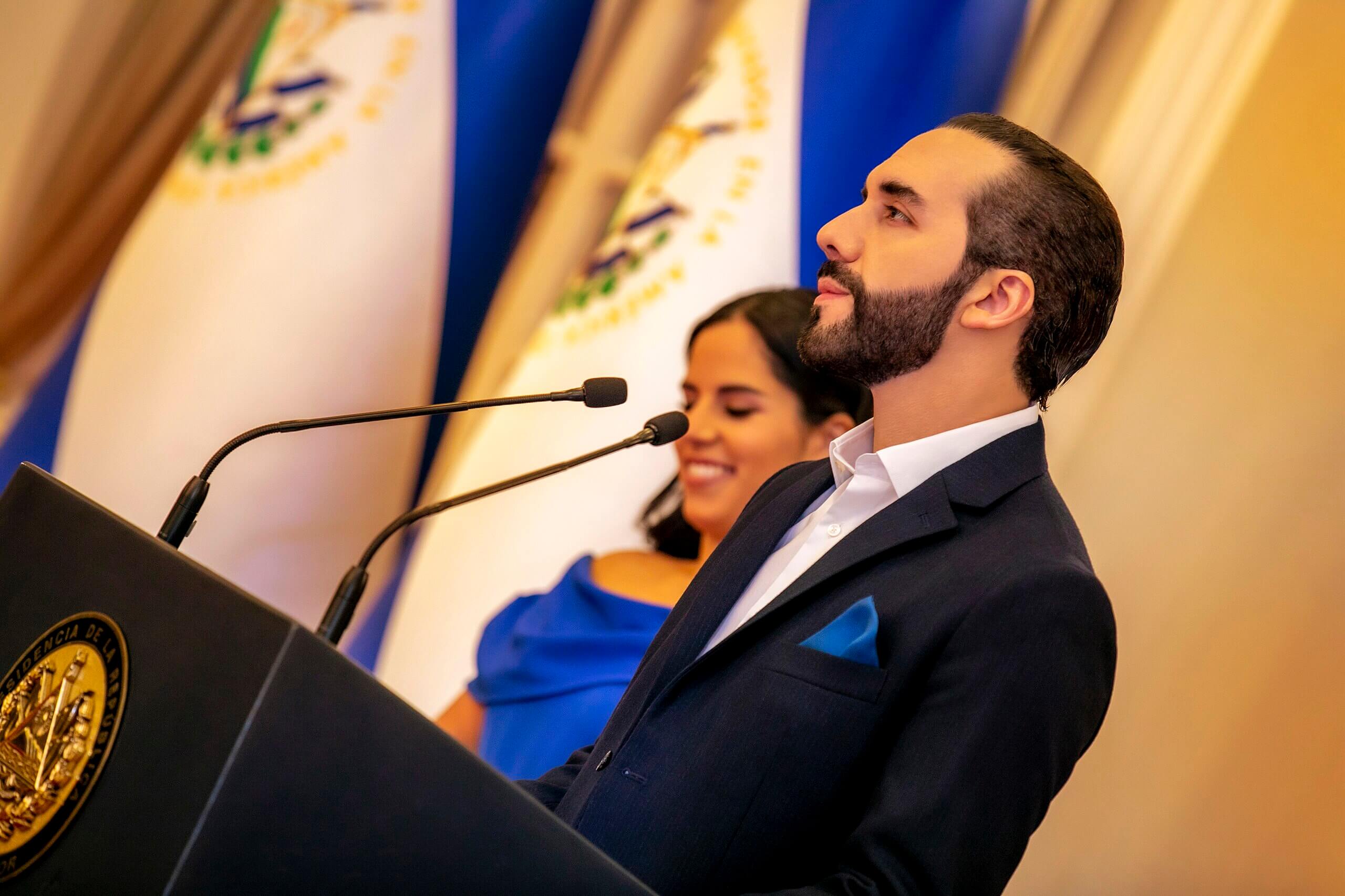 El partido de Nayib Bukele, Nuevas Ideas, modifica la Constitución de El Salvador y allana el camino para su eventual continuidad en el poder.