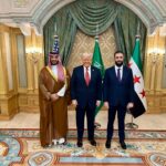 El presidente de los Estados Unidos, Donald Trump, con el príncipe heredero saudí Mohammed Bin Salman y el presidente de Siria, Ahmed al-Sharaa, durante la visita de Estado de Donald Trump a Arabia Saudí.