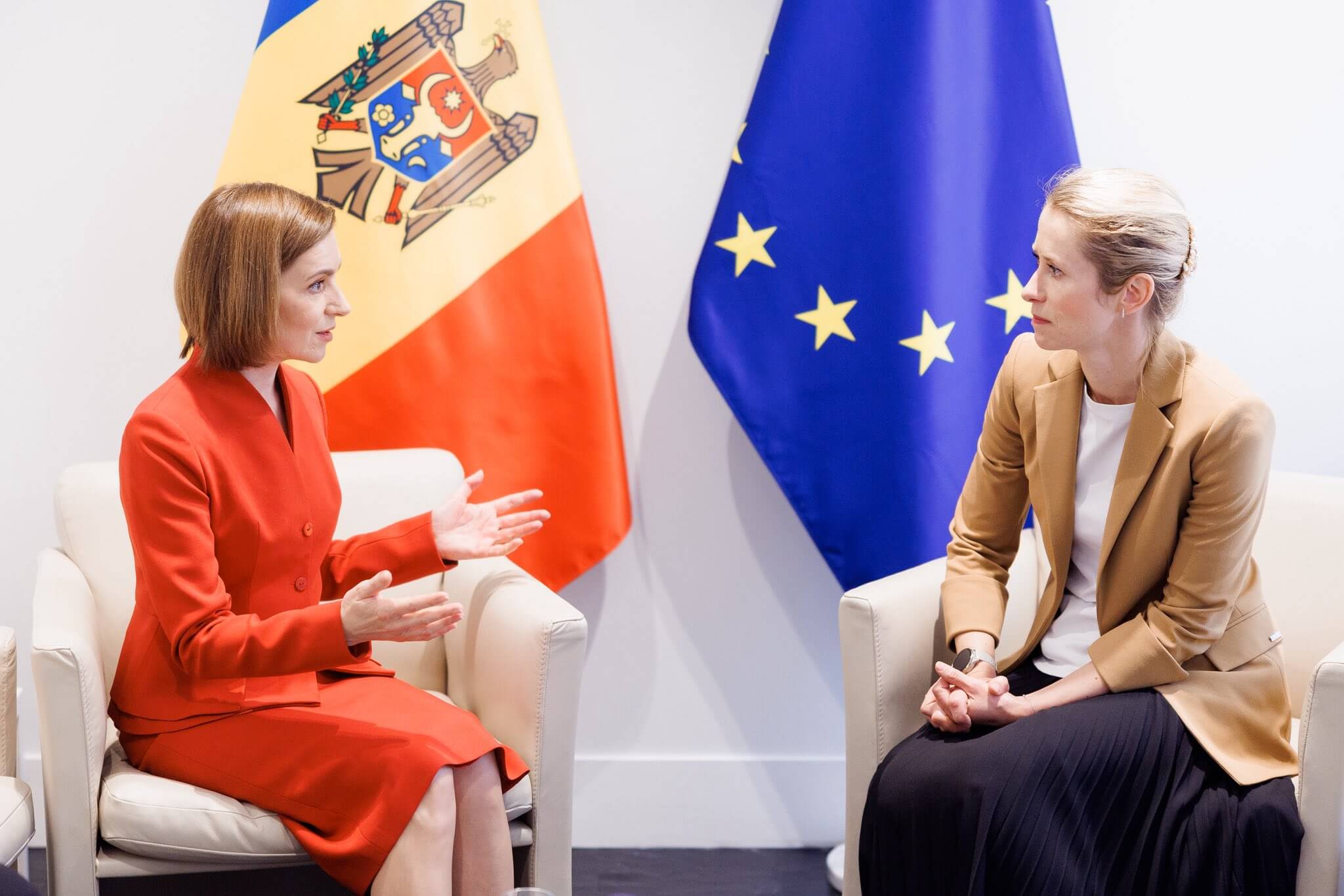 Maia Sandu, presidenta de Moldavia, se reúne con Roberta Metsola, presidenta del Parlamento Europeo.