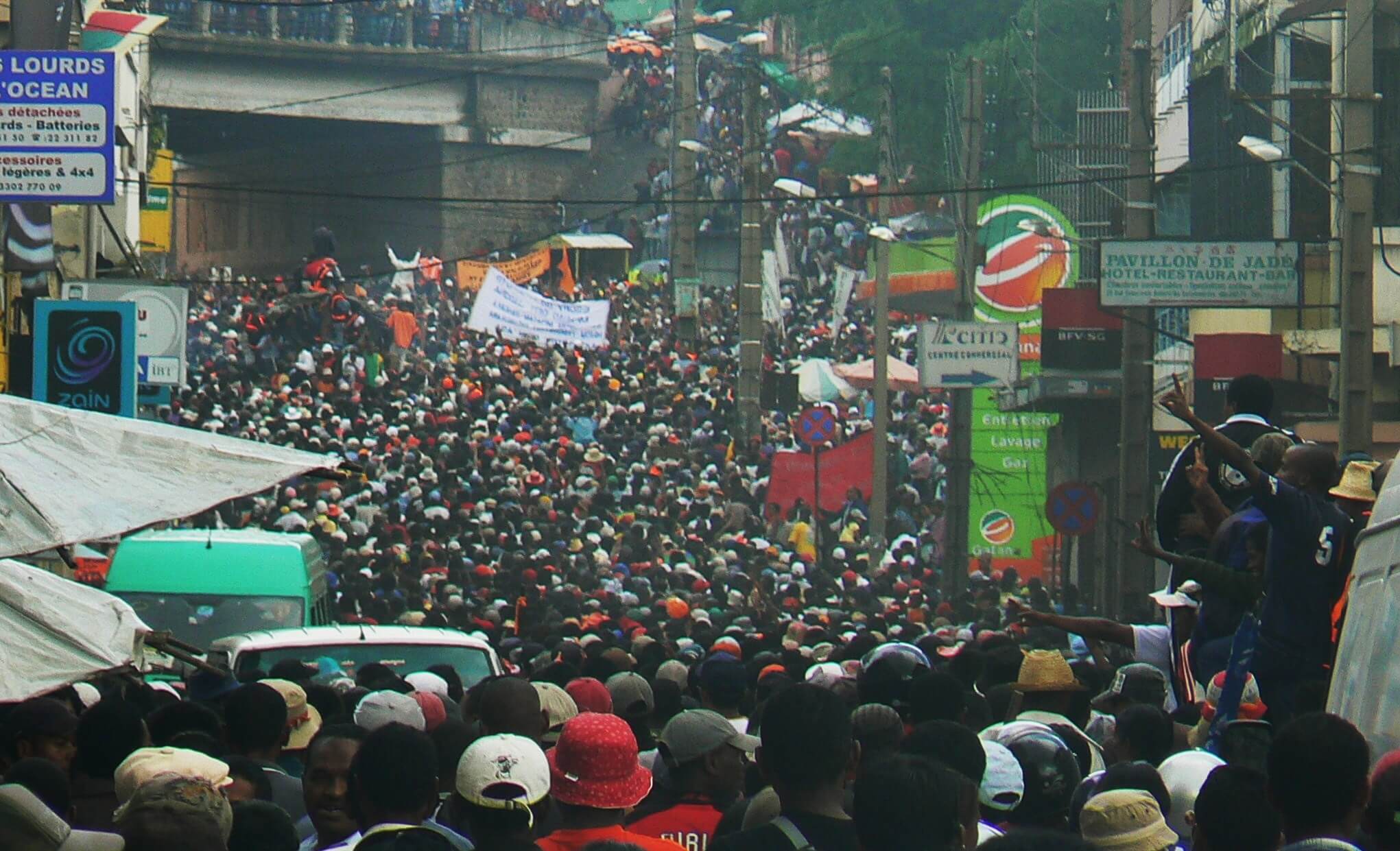 La pobreza, la corrupción y la falta de libertades políticas han desatado protestas masivas en Madagascar que acorralan a Andry Rajoelina.