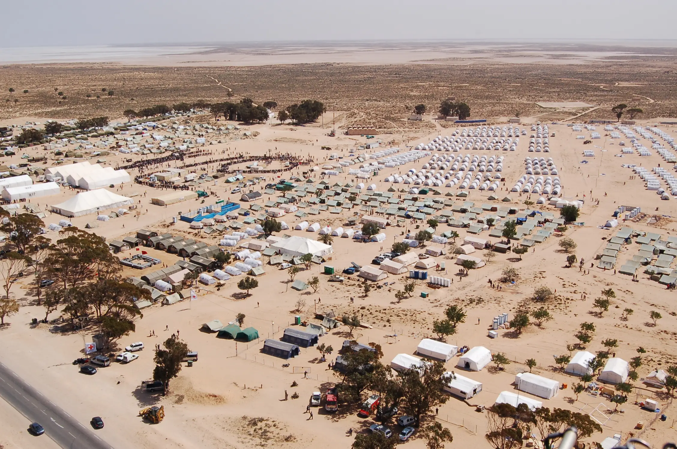 Imagen aérea del campo de refugiados de Choucha, en la frontera entre Libia y Túnez.