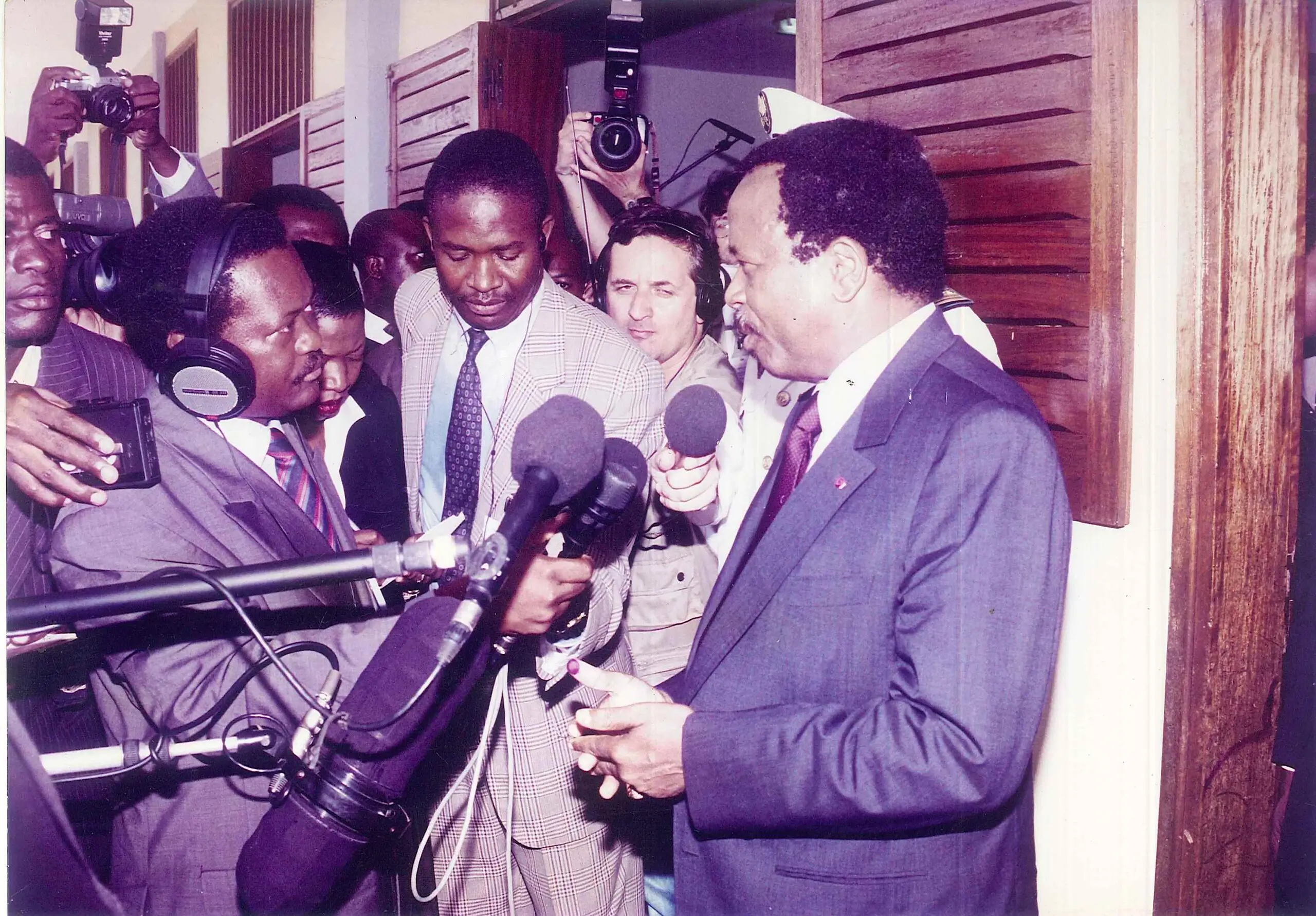 Paul Biya, presidente de Camerún, en una comparecencia pública en 1997.