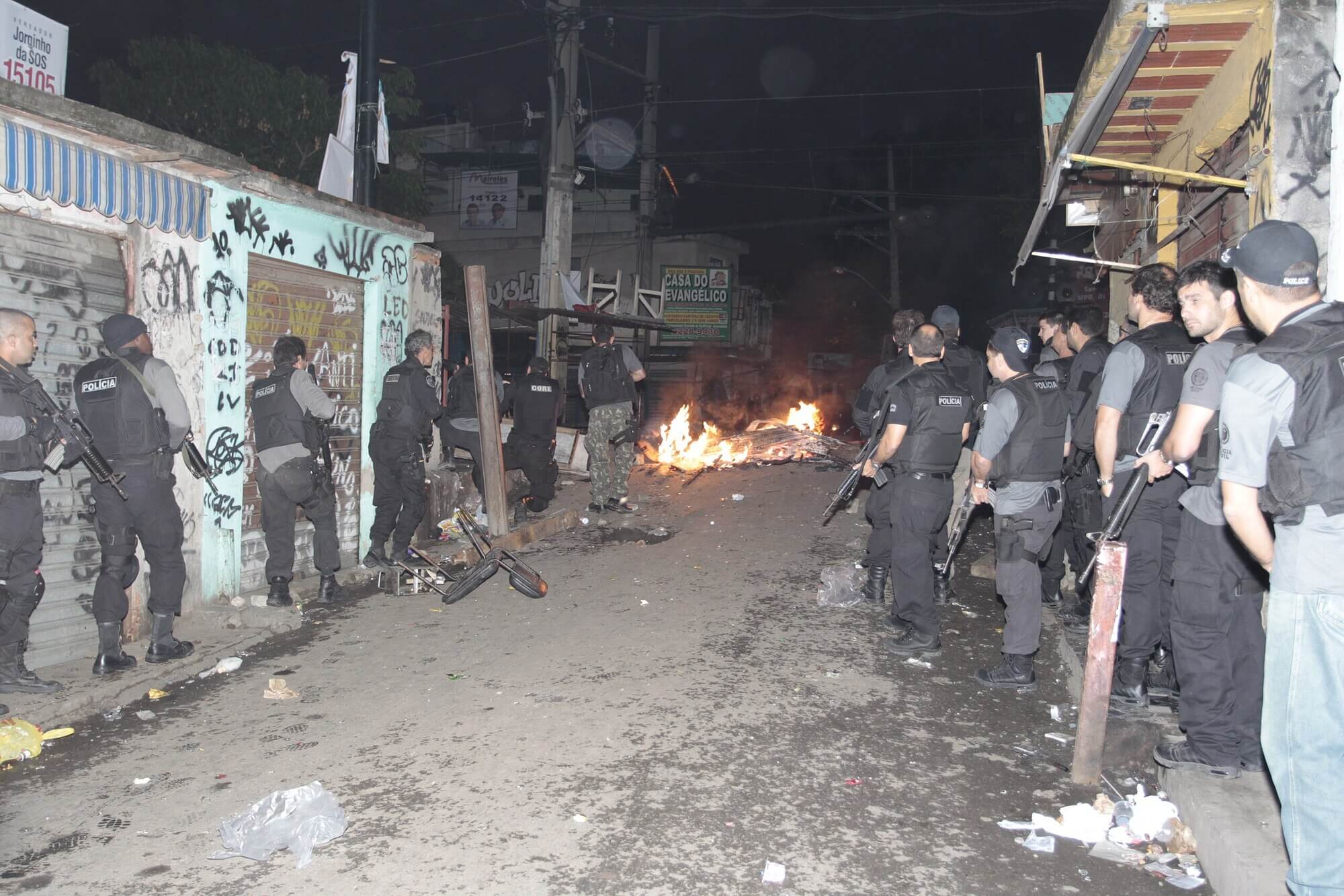 [Imagen de 2012] La redada policial en Río de Janeiro contra el Comando Vermelho deja más de 60 muertos y pone en aprietos al grupo criminal.