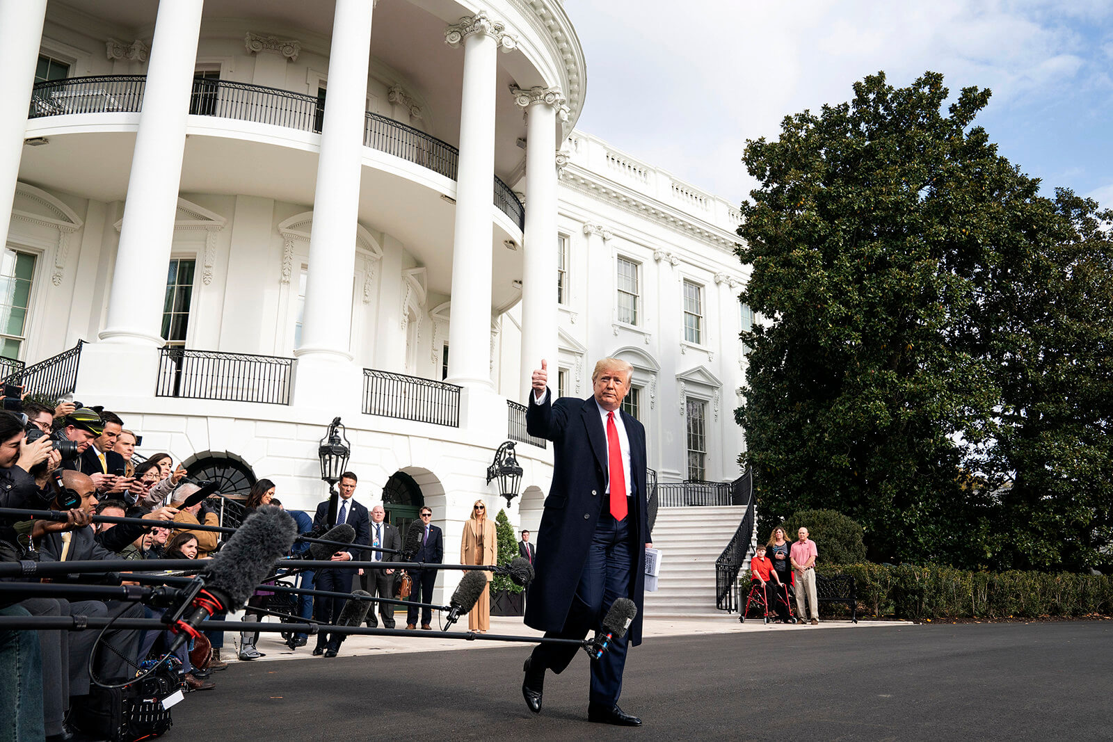 Donald Trump continúa con su cruzada comercial y anuncia nuevos aranceles sectoriales en ámbitos como el farmacéutico y el de los camiones pesados. 