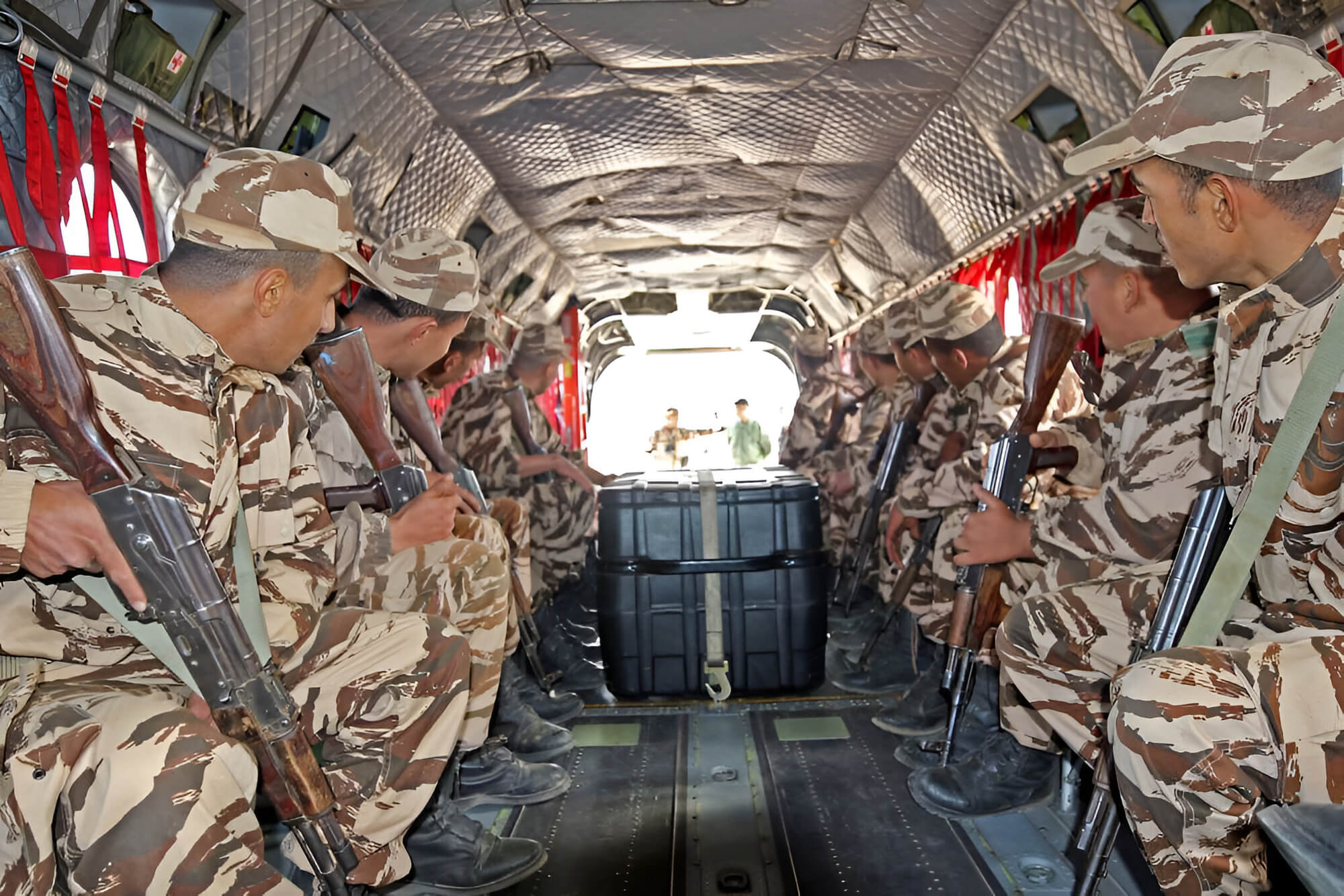 Bajo la atenta mirada de España y Argelia, el Ejército de Marruecos se moderniza buscando reforzar su poder regional y el apoyo occidental.
