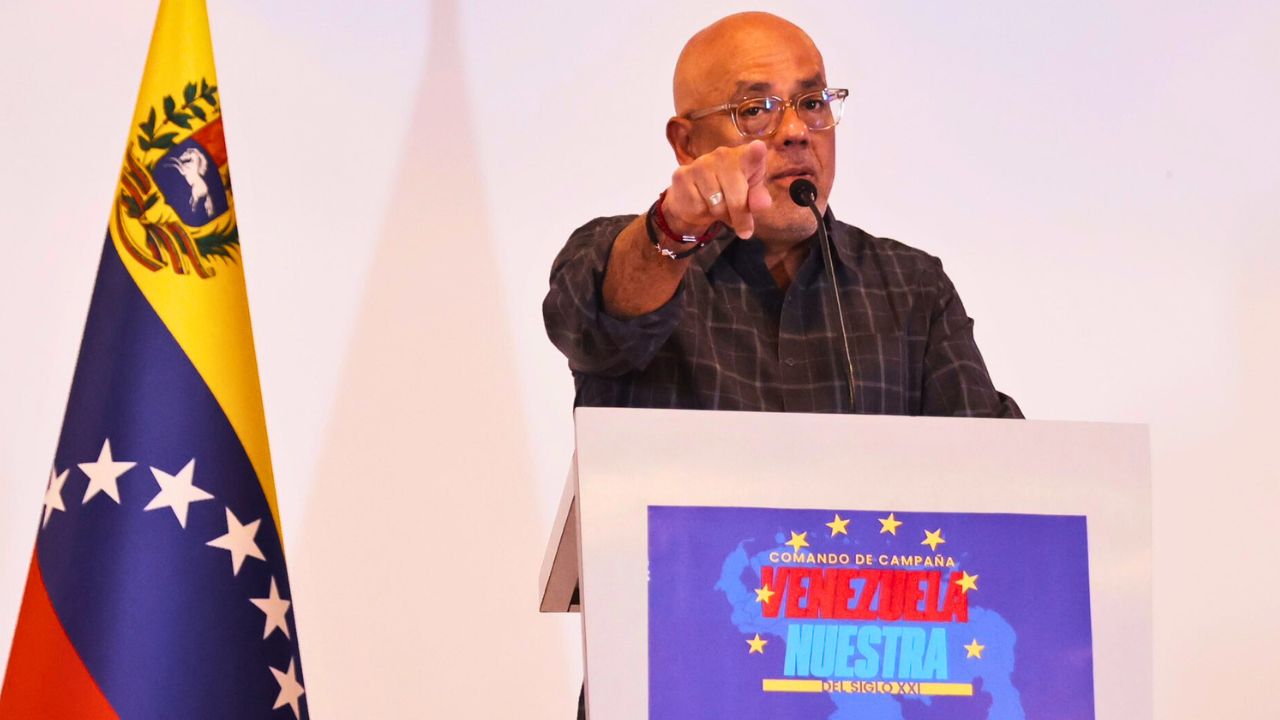 Jorge Rodríguez, presidente de la Asamblea Nacional, es una figura clave en la arquitectura política del gobierno de Nicolás Maduro.