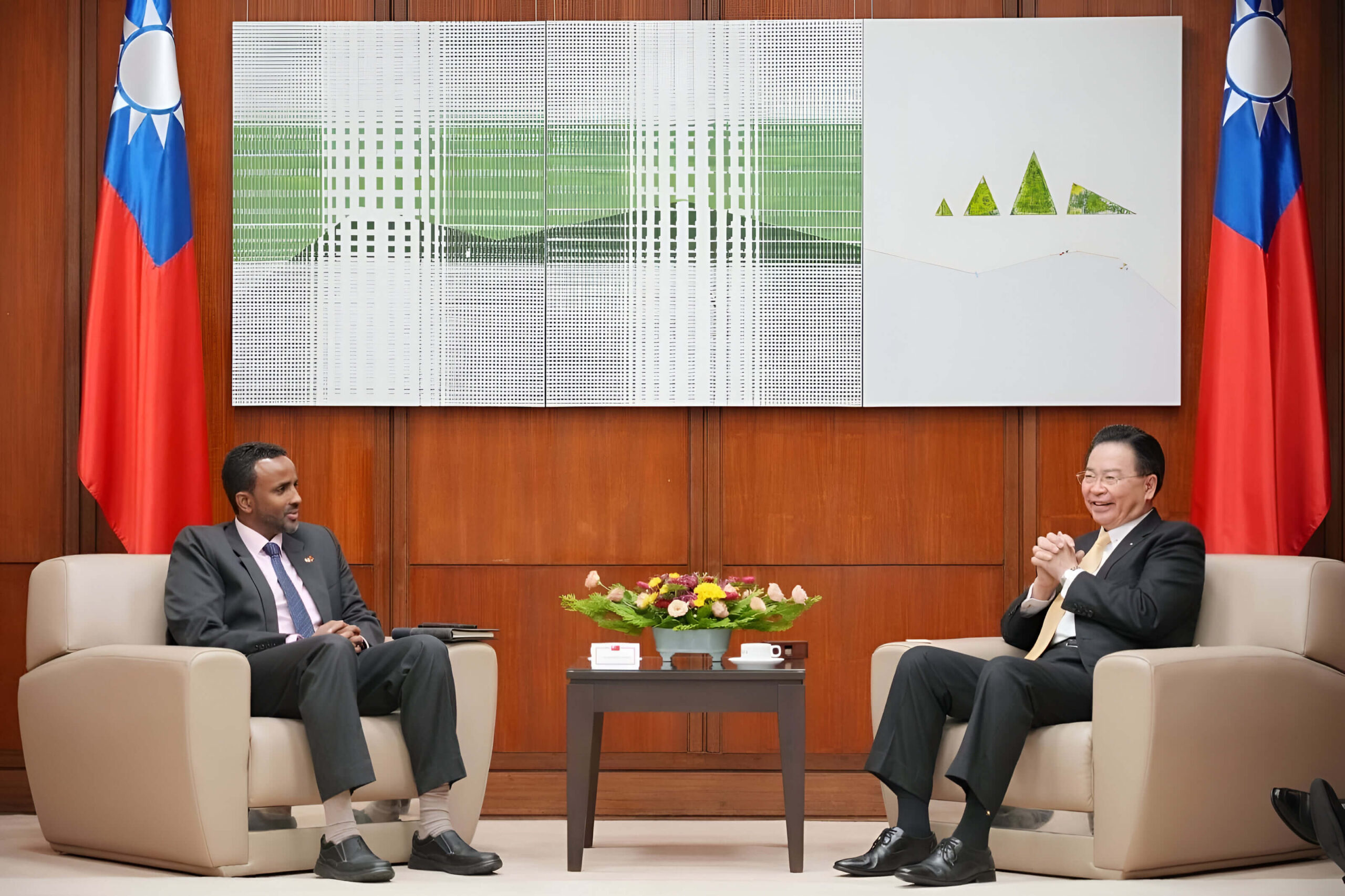 Joseph Wu, antiguo ministro de Asuntos Exteriores de Taiwán, en Somalilandia en un viaje oficial realizado en 2024.