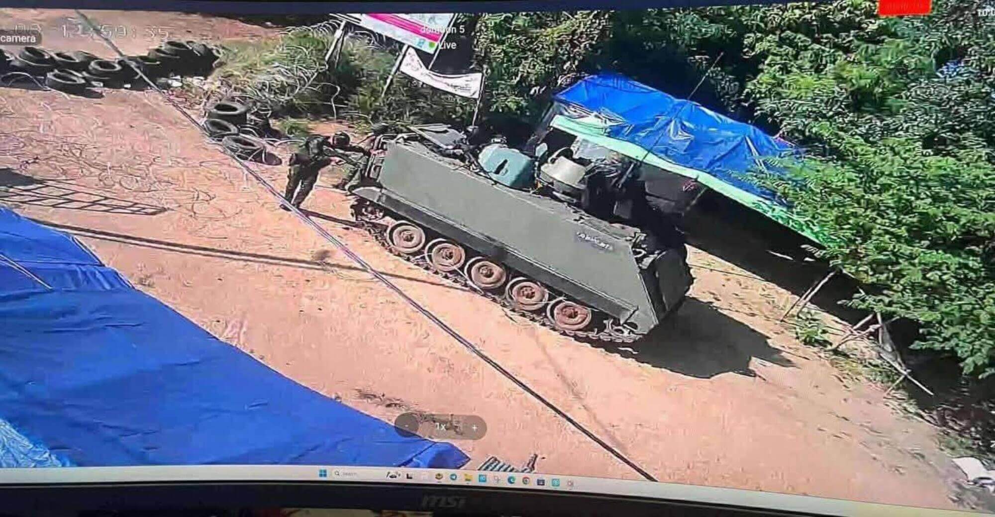 Una cámara de vigilancia captura el momento en el que un vehículo militar de Tailandia cruza la frontera con Camboya para capturar la localidad de Prey Chan tras dos días de combates y ataques cruzados.