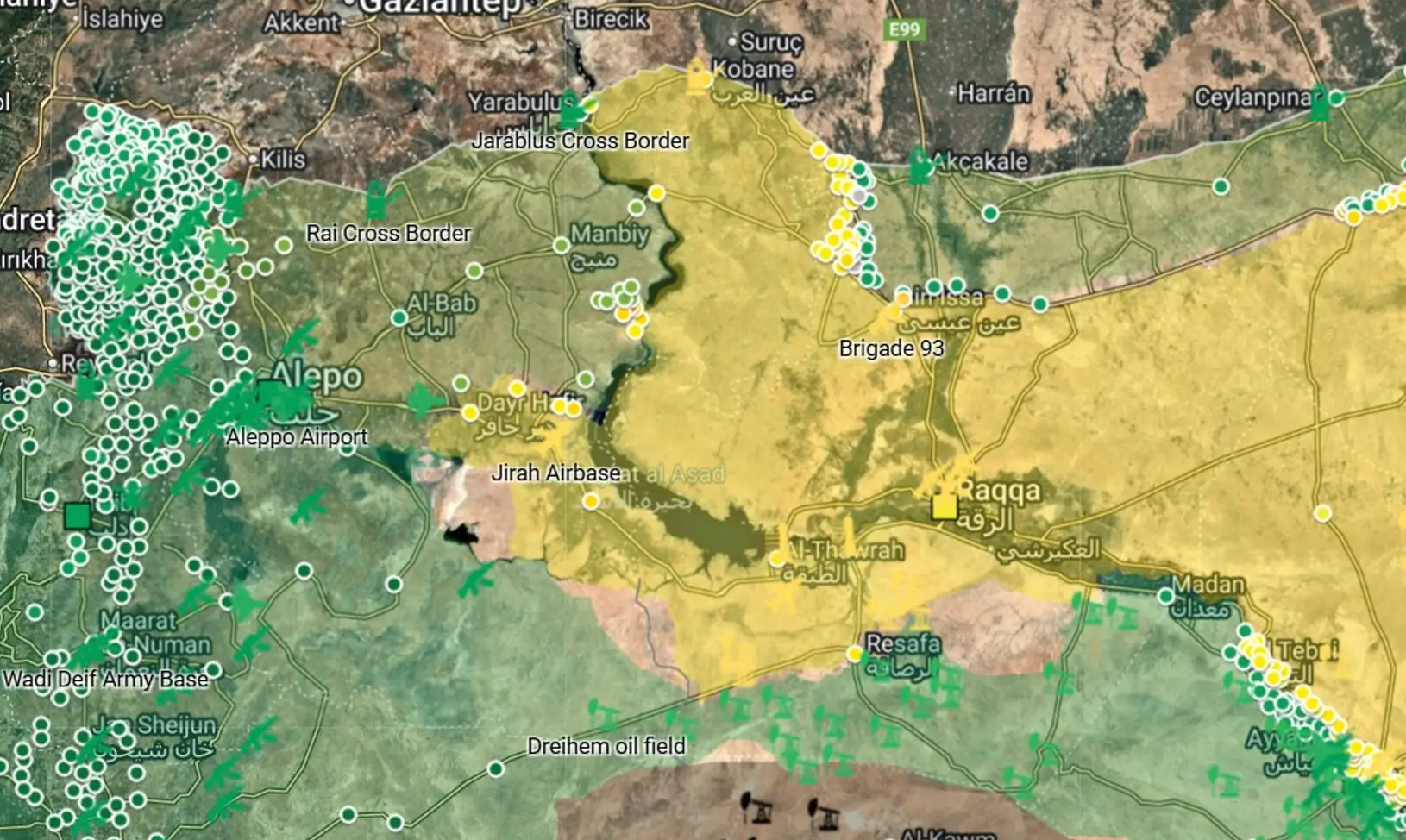 Situación anterior a la retirada de las SDF (amarillo) en la orilla oeste y sur del río Éufrates en la gobernación de Alepo.