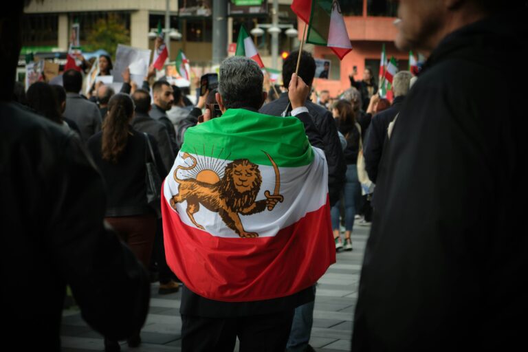 Protesta de partidarios de la monarquía iraní en Estocolmo.