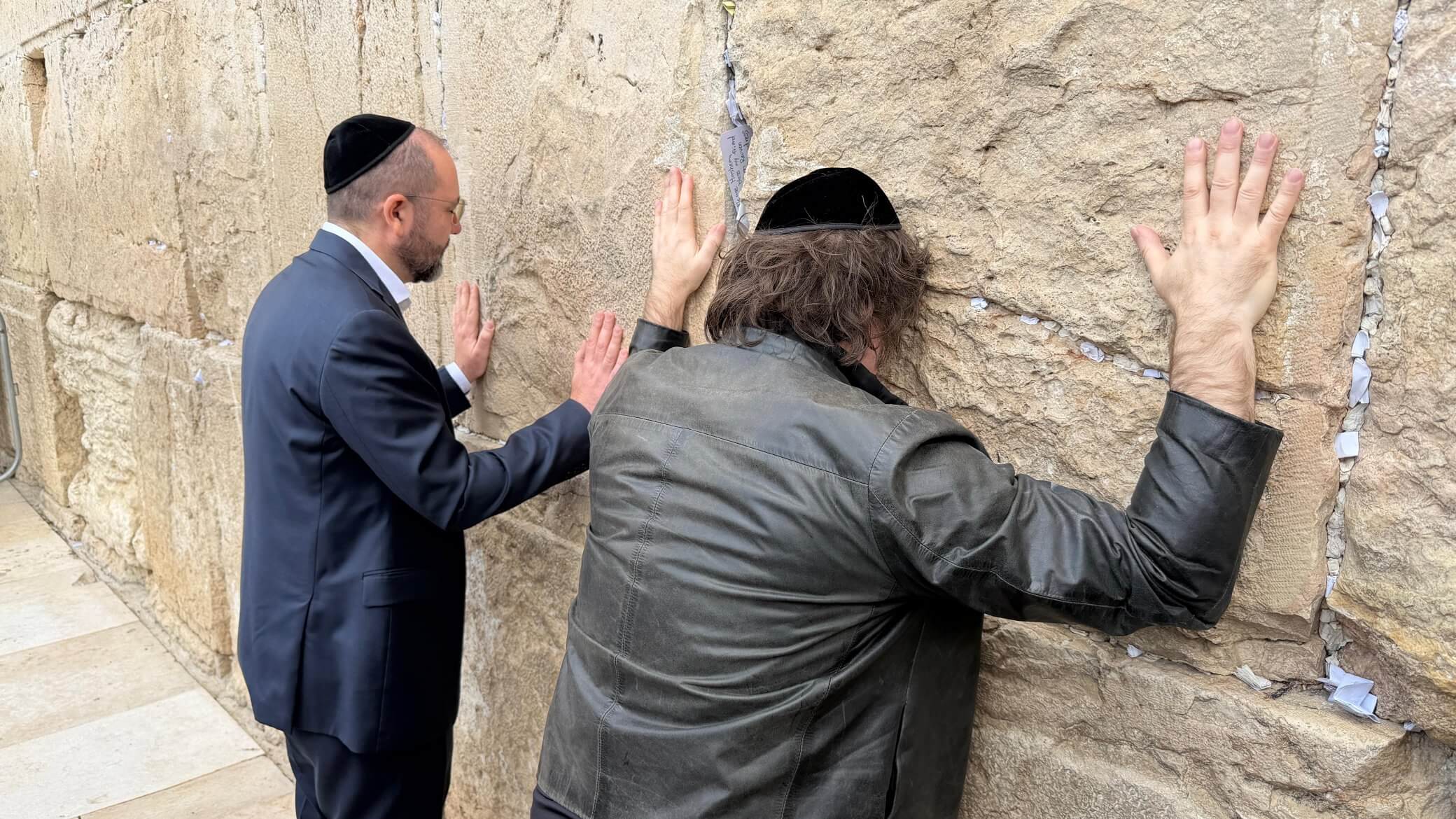 Javier Milei, presidente de Argentina, en el Muro de las Lamentaciones.