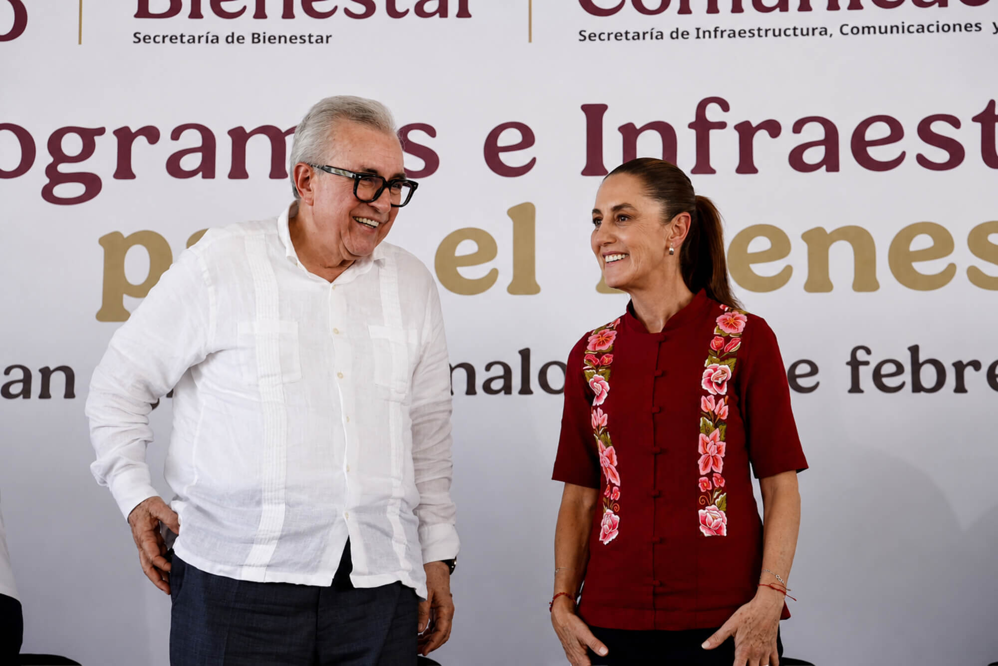 Rubén Rocha Moya, gobernador de Sinaloa y acusado por el Departamento de Justicia de Estados Unidos, con Claudia Sheinbaum, presidenta de México, en febrero de 2026.