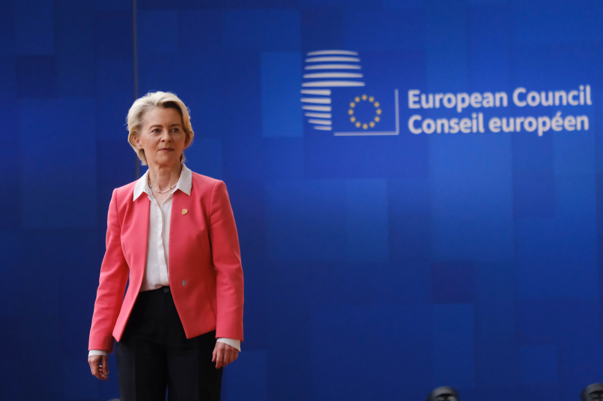 La Unión Europea aprueba el acuerdo comercial negociado en Turnberry con Estados Unidos, claramente beneficioso para Washington.