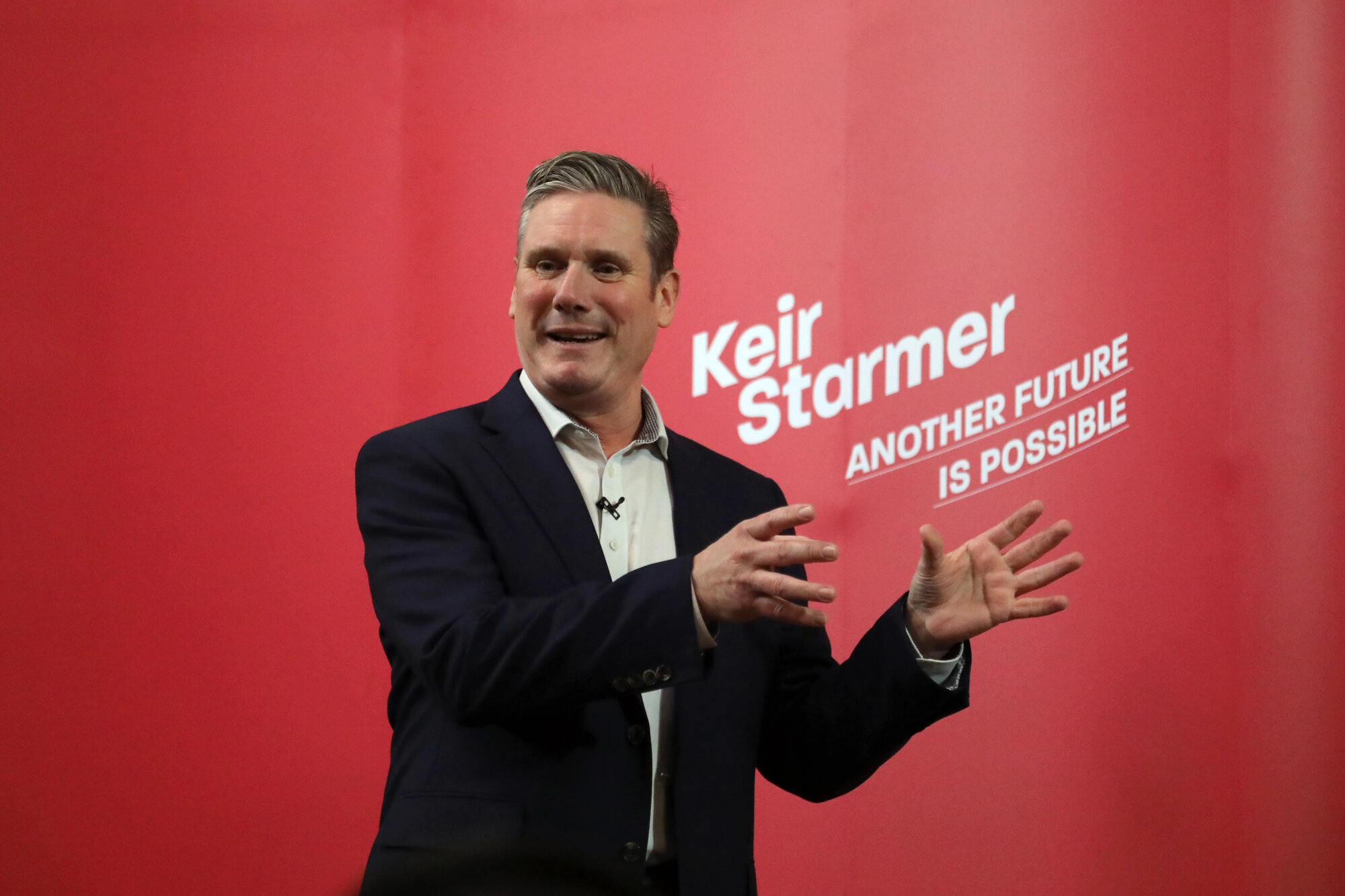 Keir Starmer dimite como primer ministro de Reino Unido ante la falta de apoyos y las presiones incluso en el Partido Laborista.