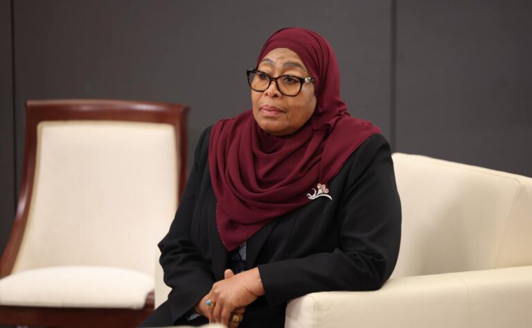 La presidenta de la República Unida de Tanzania, Samia Suluhu Hassan, ante la sesión plenaria del XXIX Foro Económico Internacional de San Petersburgo.