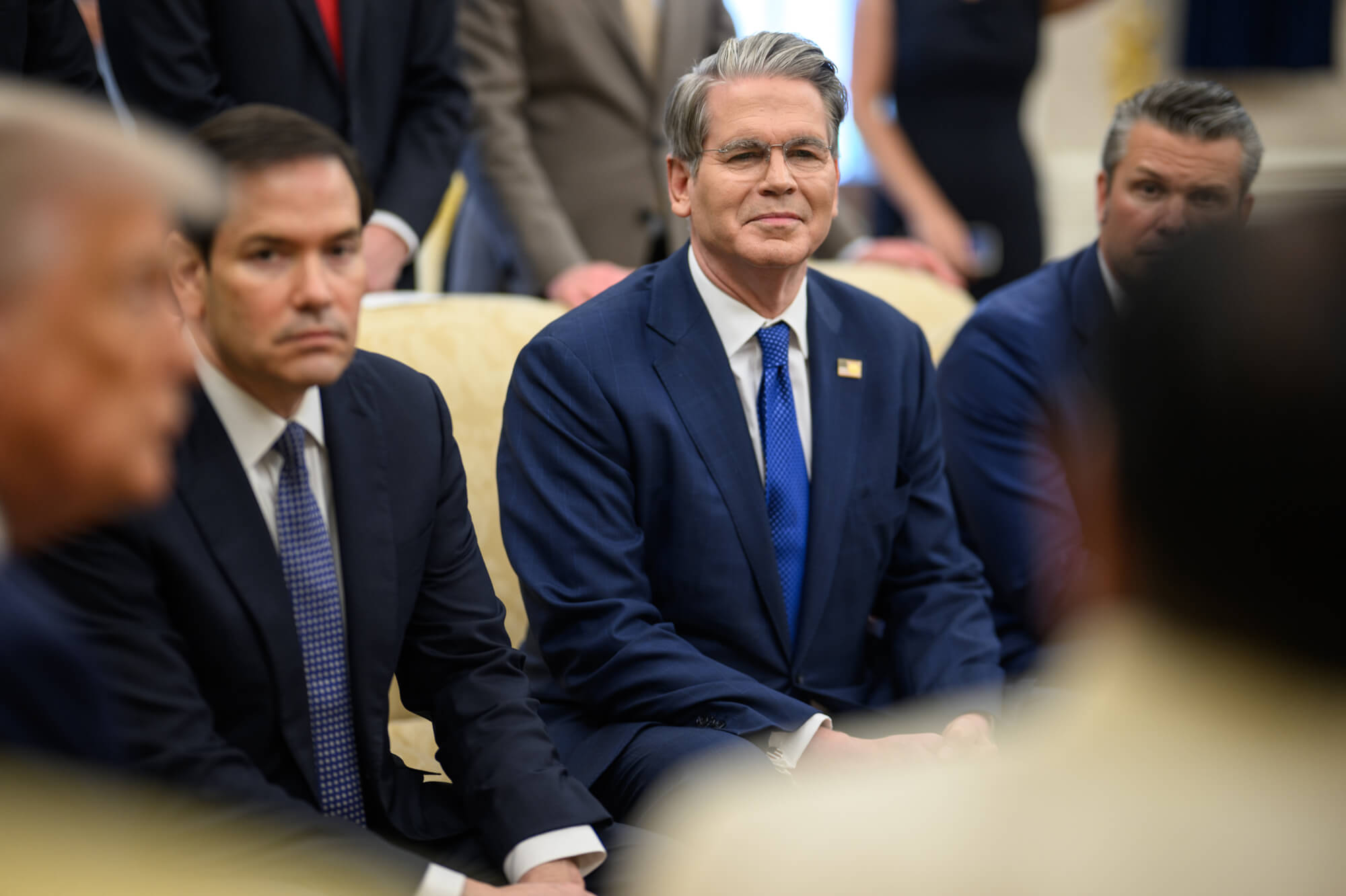 La nueva estrategia de Scott Bessent convierte al dólar en un instrumento de política exterior para proteger a los aliados de Estados Unidos.