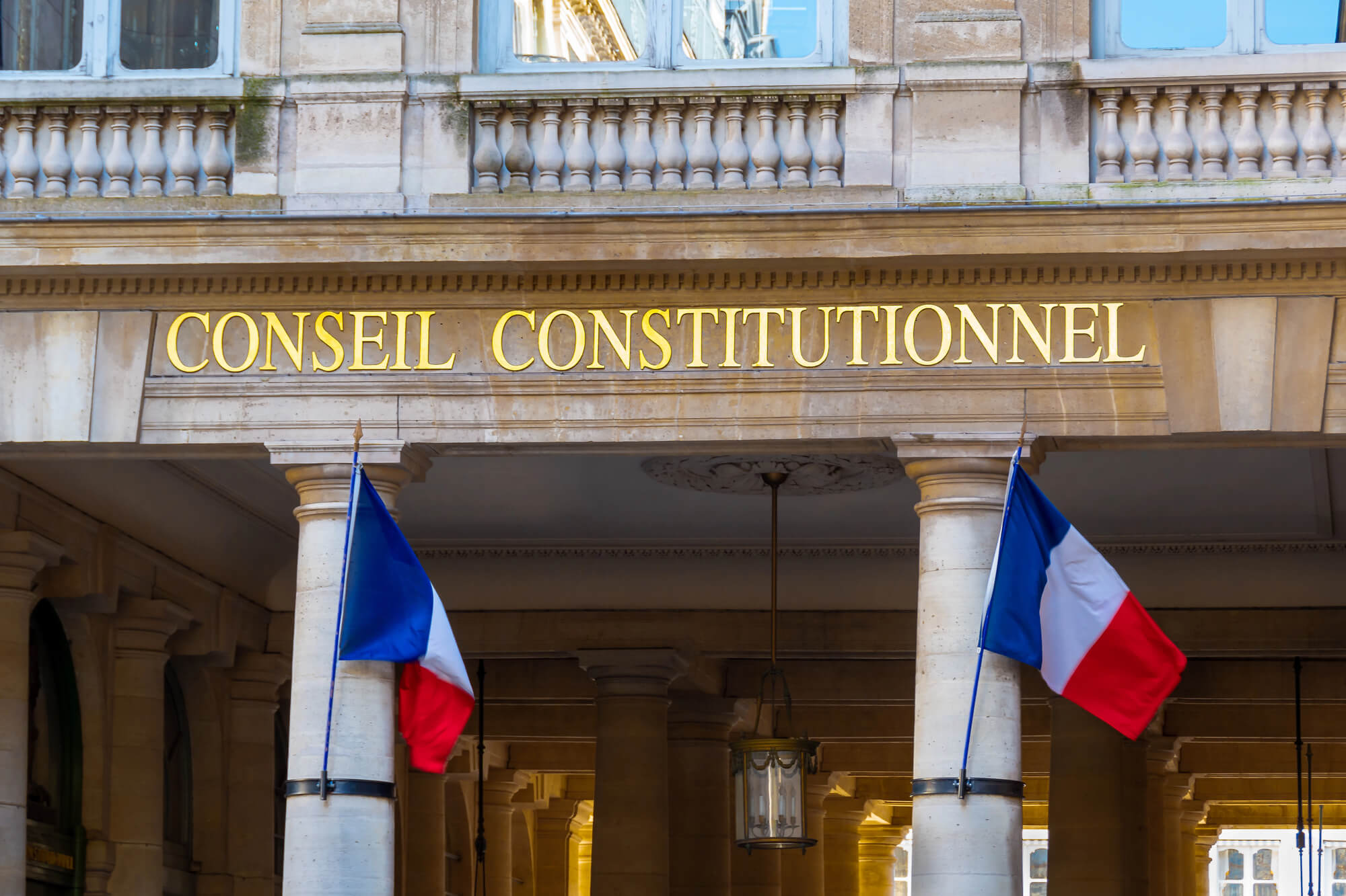 El Consejo Constitucional francés frena la prohibición de las redes sociales para menores de 15 años por falta de garantías legales.