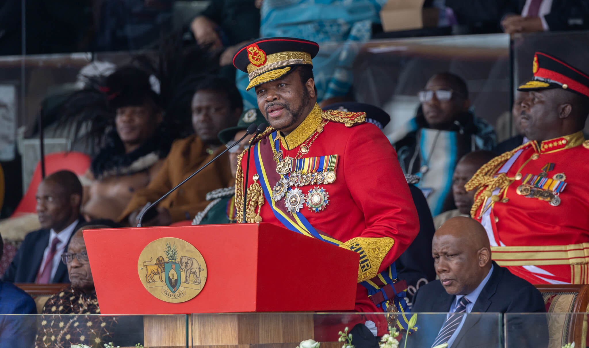 Esuatini mantiene la última monarquía absoluta de África, donde la tradición, el poder del rey Mswati III y la desigualdad marcan la vida política.