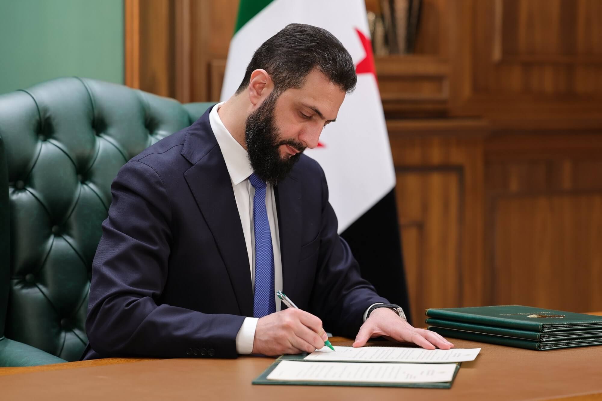 La disolución de las SDF consolida el proyecto centralizador de Damasco y redefine el futuro de la autonomía kurda en Siria.