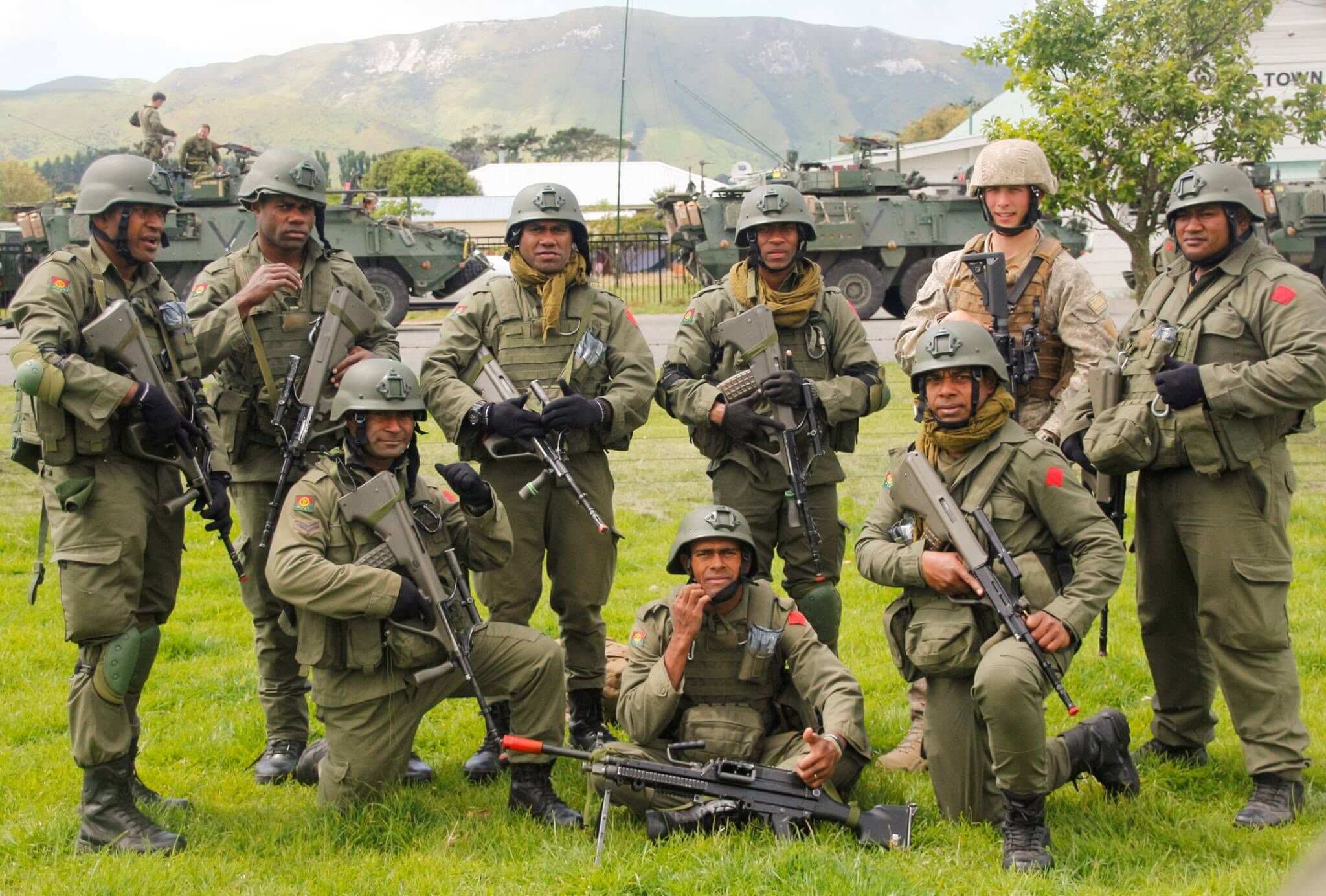 Sitiveni Rabuka busca reformar el papel del Ejército de Fiyi para limitar su influencia política y orientarlas hacia la defensa exterior.
