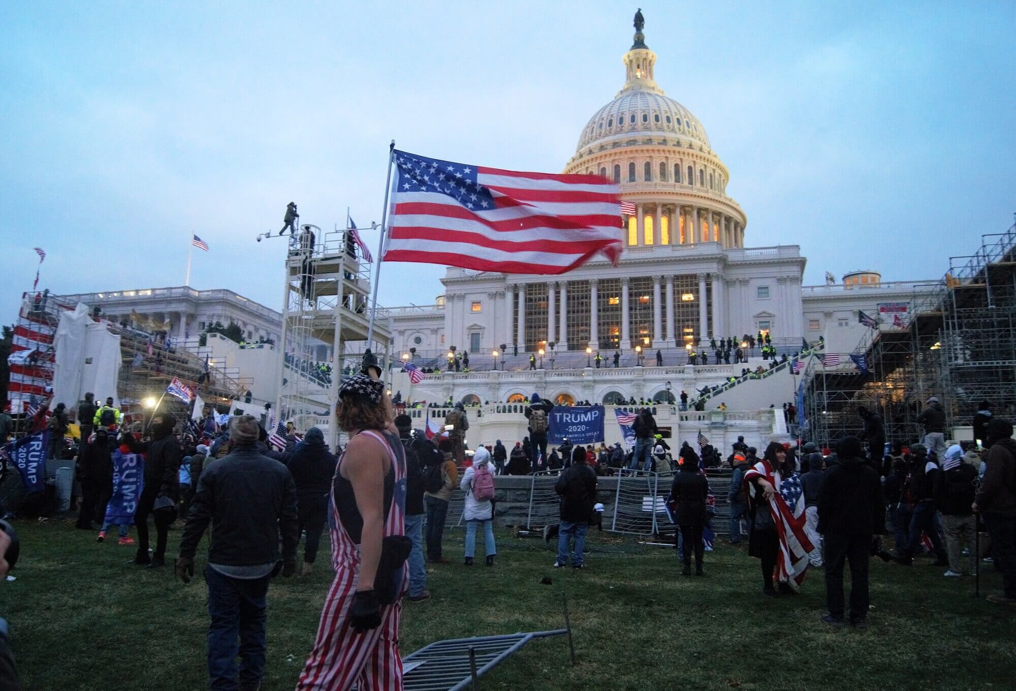 Las elecciones de medio mandato, las midterms, reflejan cómo la polarización y el trumpismo han transformado la política de Estados Unidos.