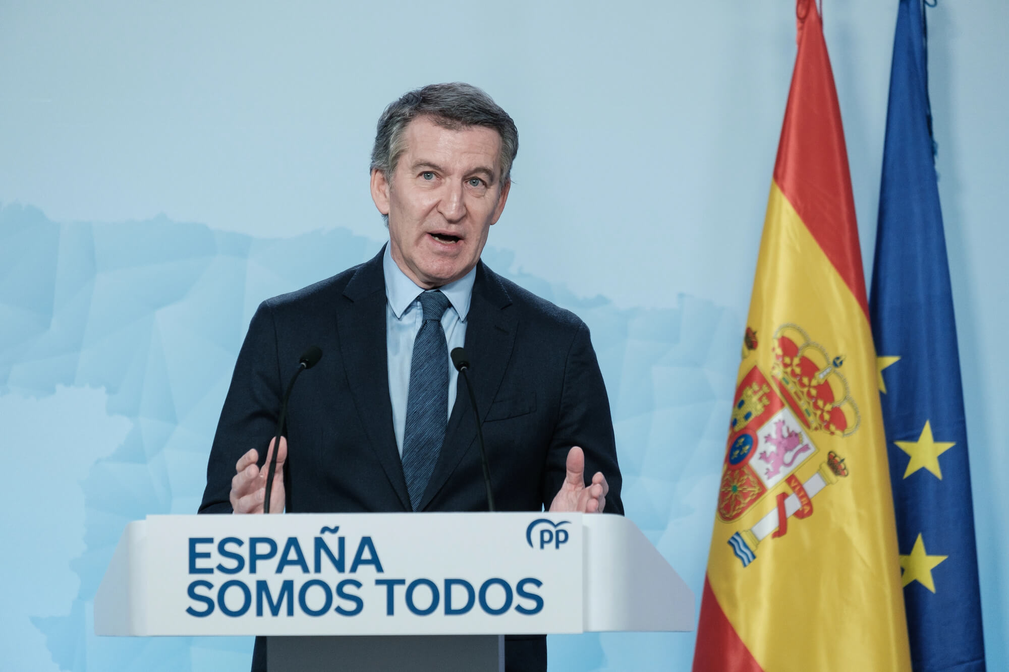 Las encuestas para las elecciones generales del 29 de noviembre en España apuntan a una mayoría absoluta de PP y Vox y un posible cambio de Gobierno.