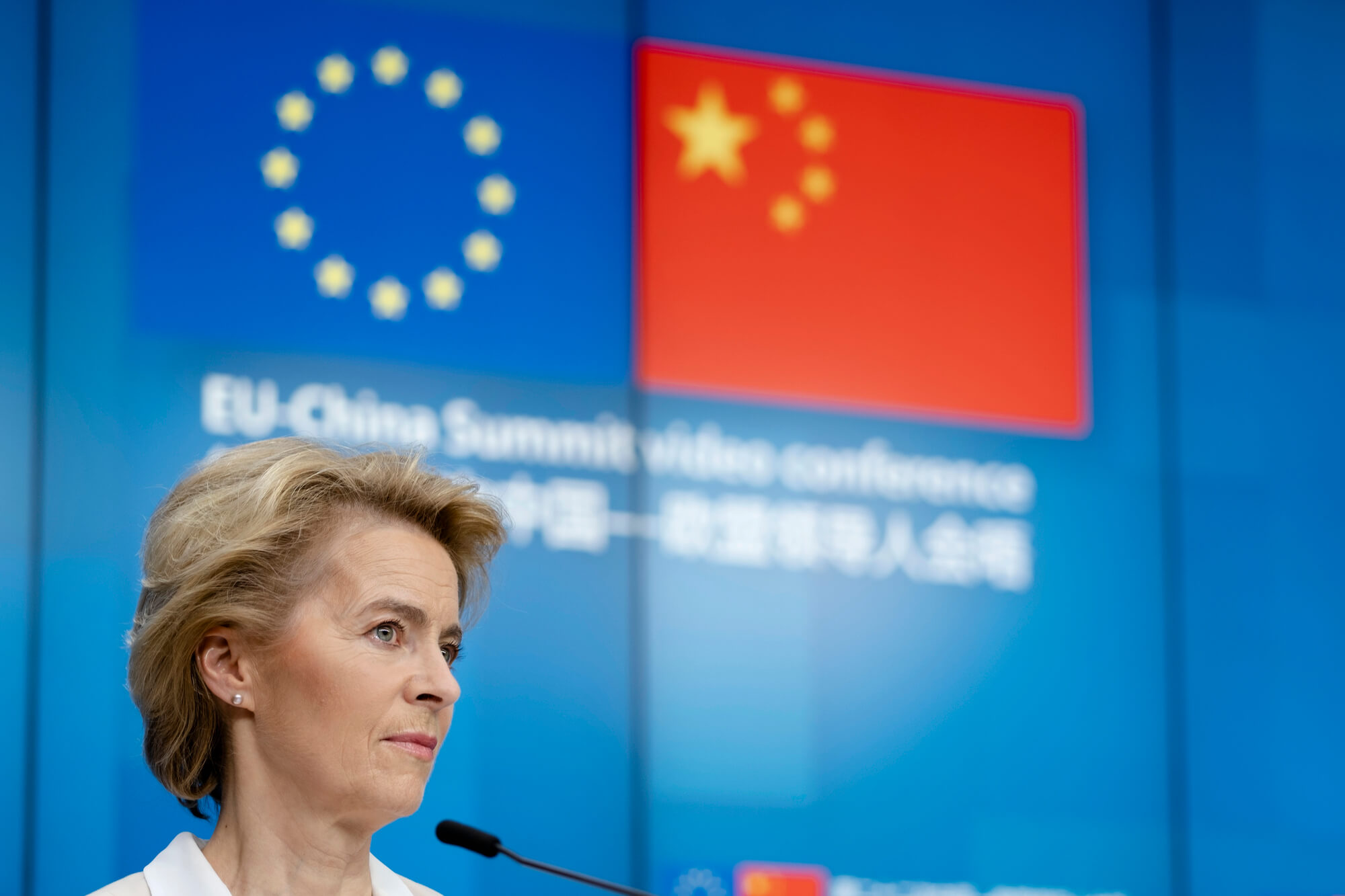 La Unión Europea y China negocian un acuerdo sobre vehículos híbridos mientras Bruselas prepara nuevas medidas de defensa comercial.